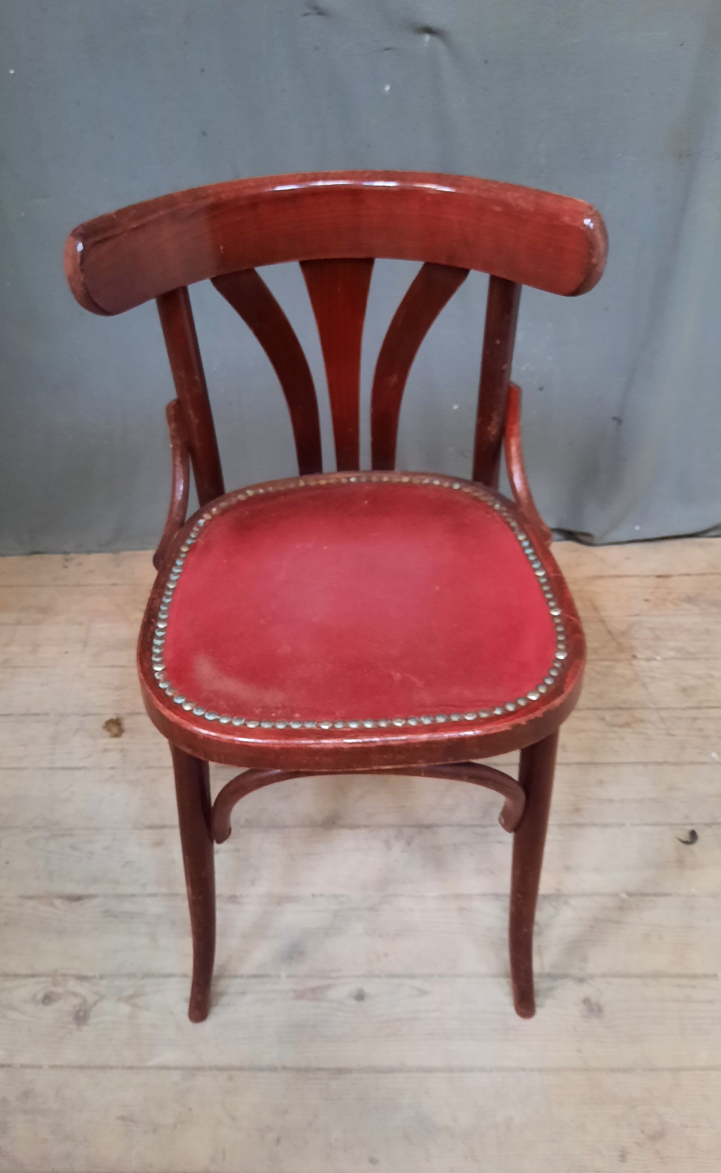 Serie de 6 chaises bistrot en bois courbé