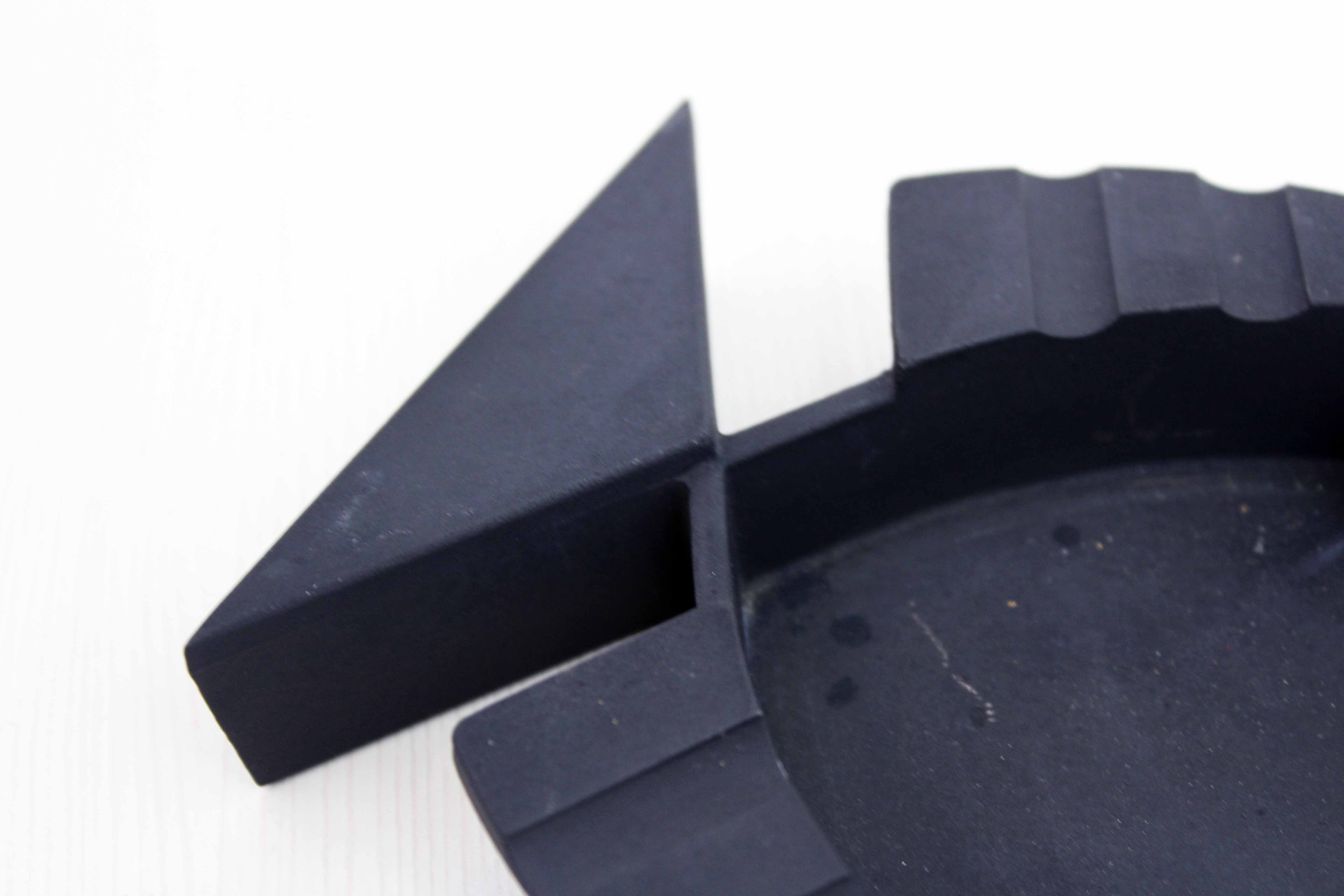 Metal "fish" ashtray