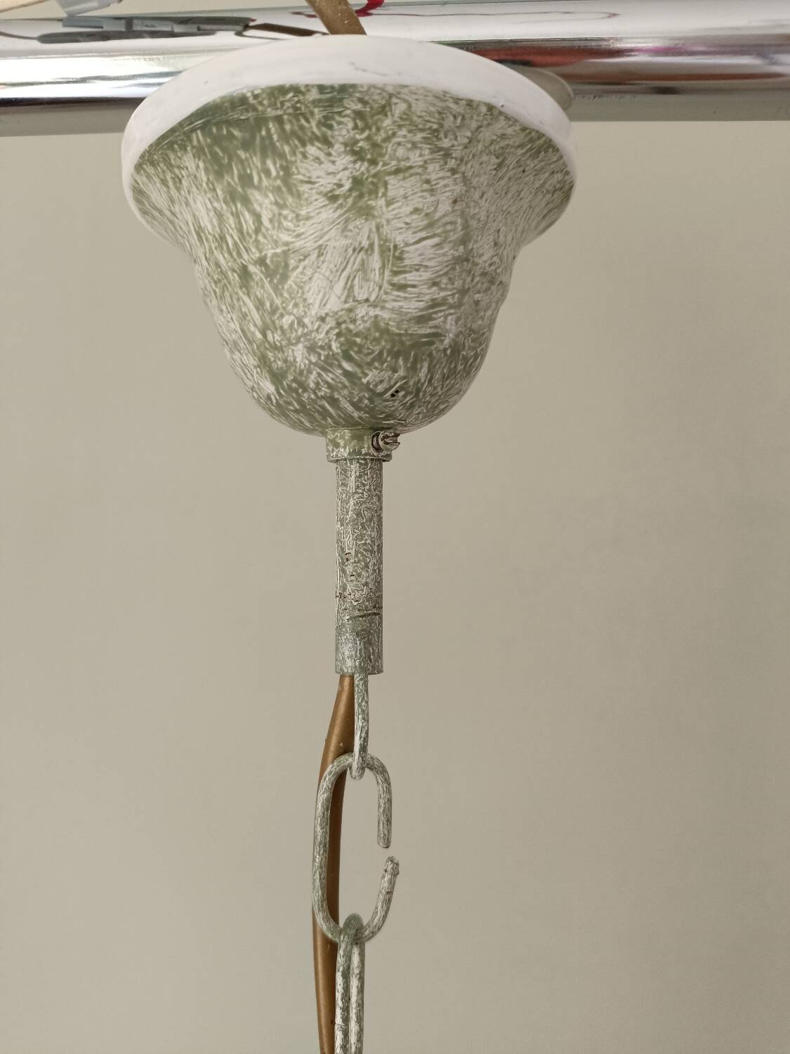 Lustre fer forgé et tulipe verre rose dépoli