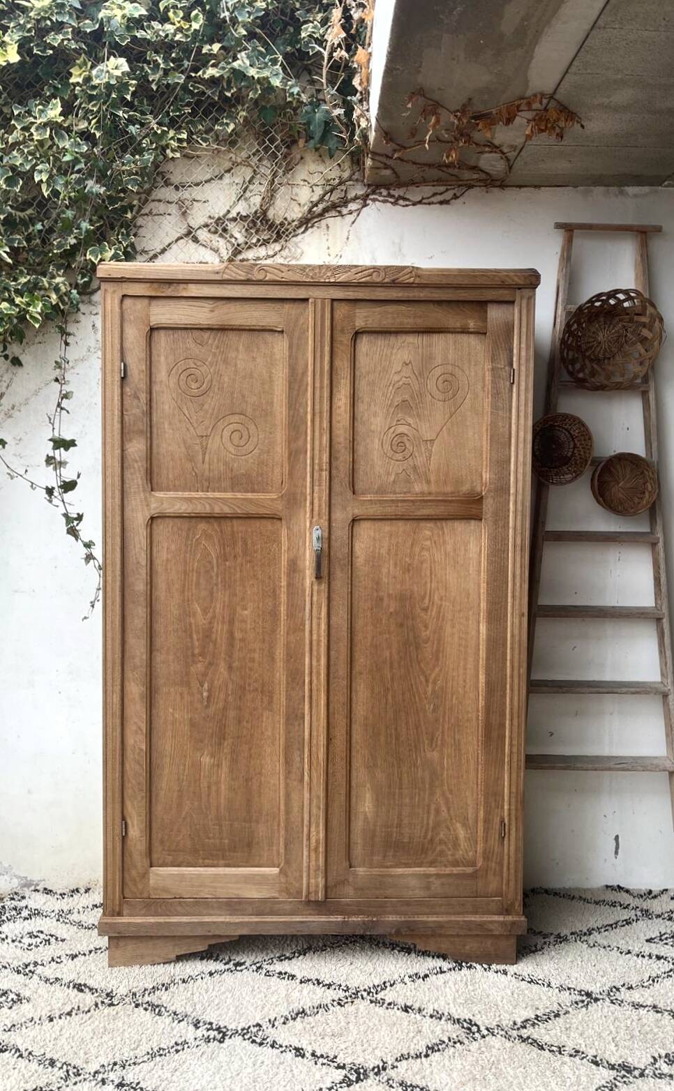 Parisian wardrobe, Art Deco wardrobe