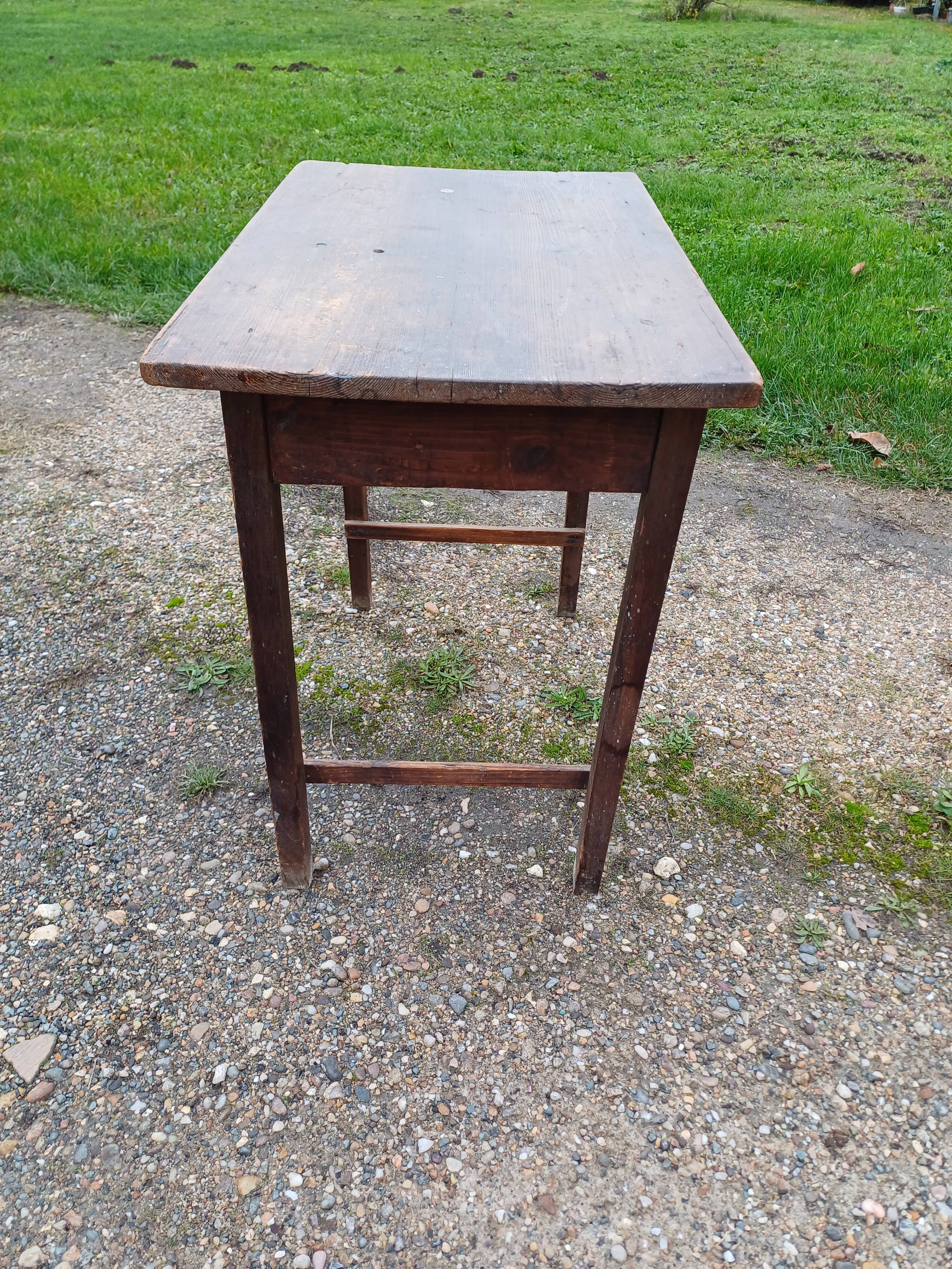 Small pine table, 1 drawer