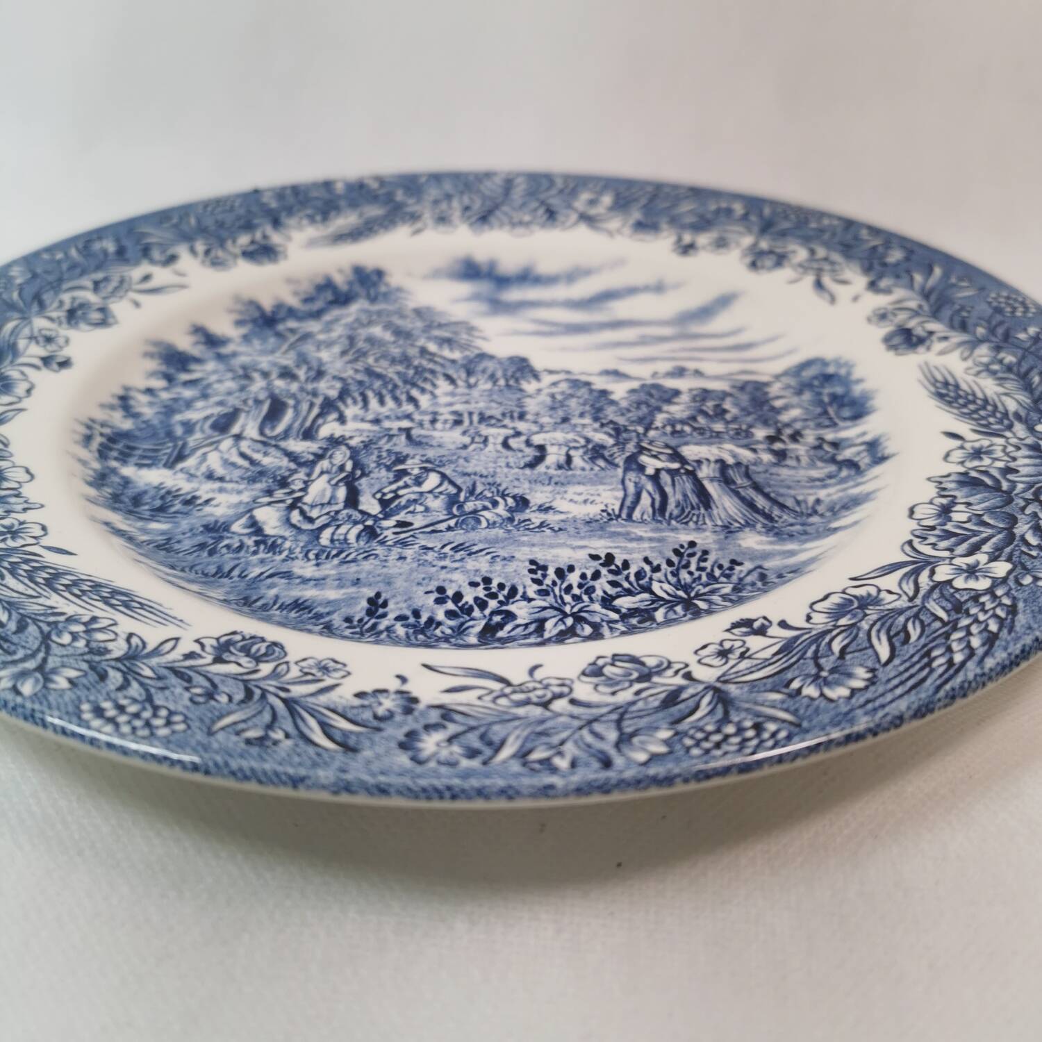 Dinner plate 24 cm Churchill England