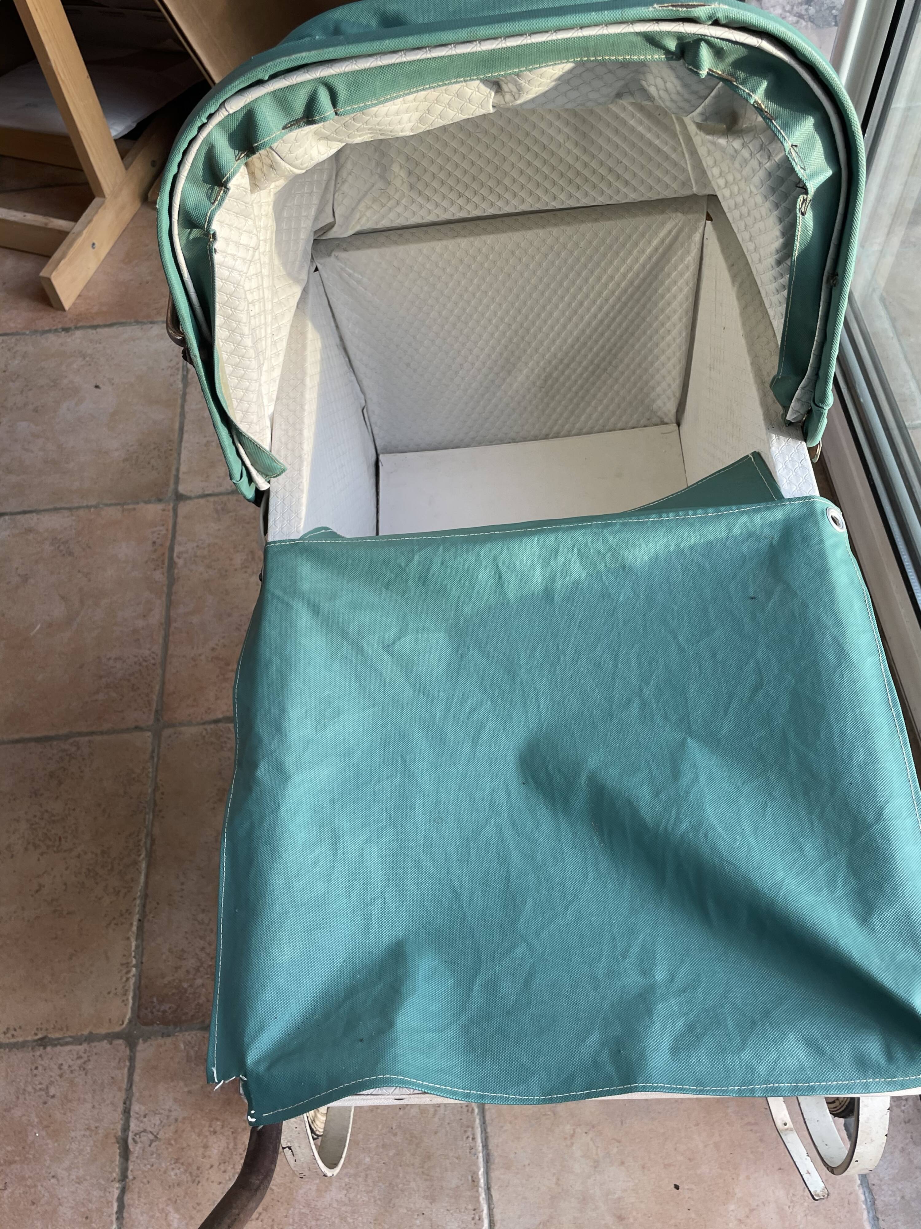 Landau doll year 40/50 green water