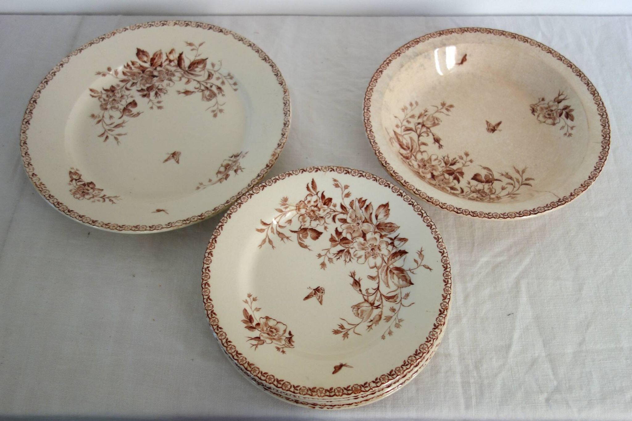 Service part # 1 ironstone Gien May around 1900