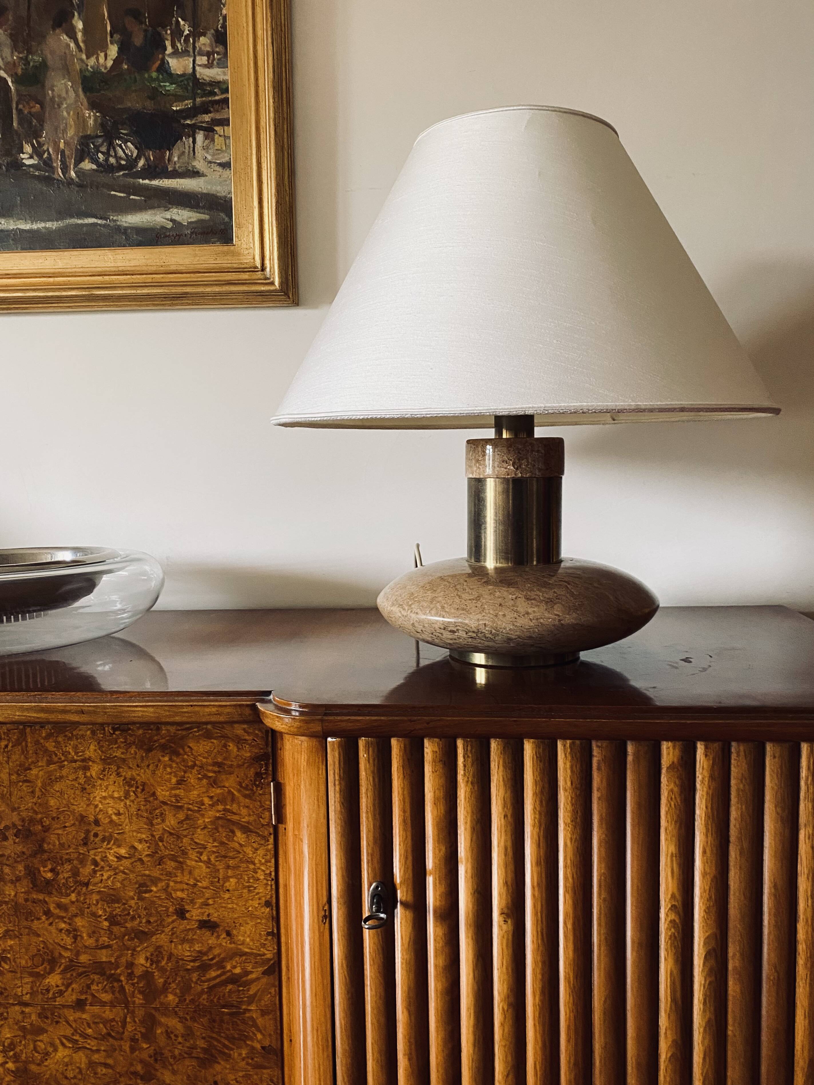 Hollywood regency pink granite and brass table lamp base, Italy 1970 ca.