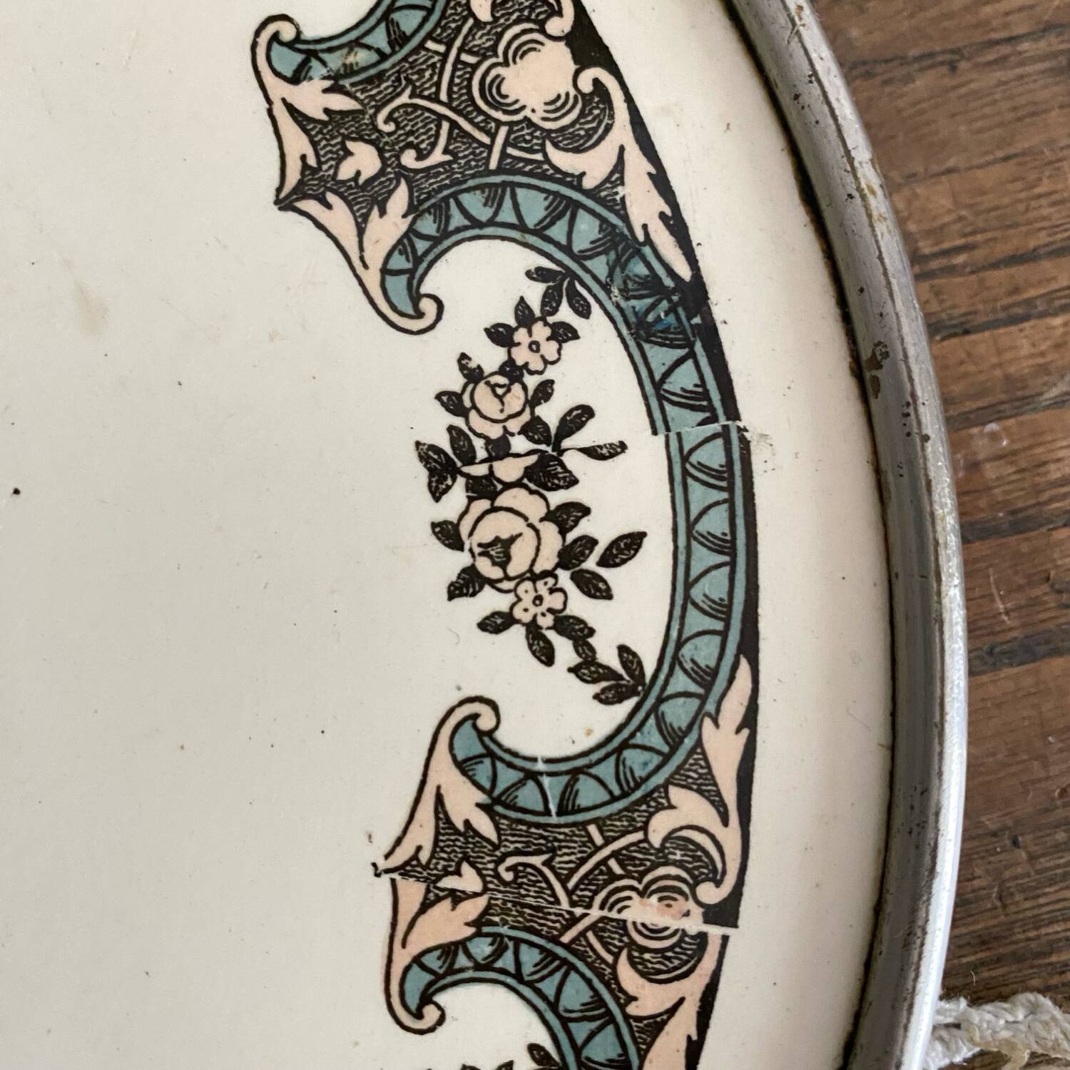 Sarreguemines Dubarry earthenware trivet