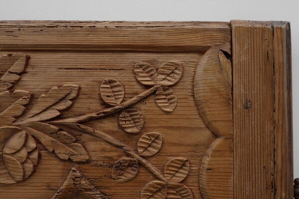 Paire de deux portes anciennes en bois sculpté à la main, vers 1880.