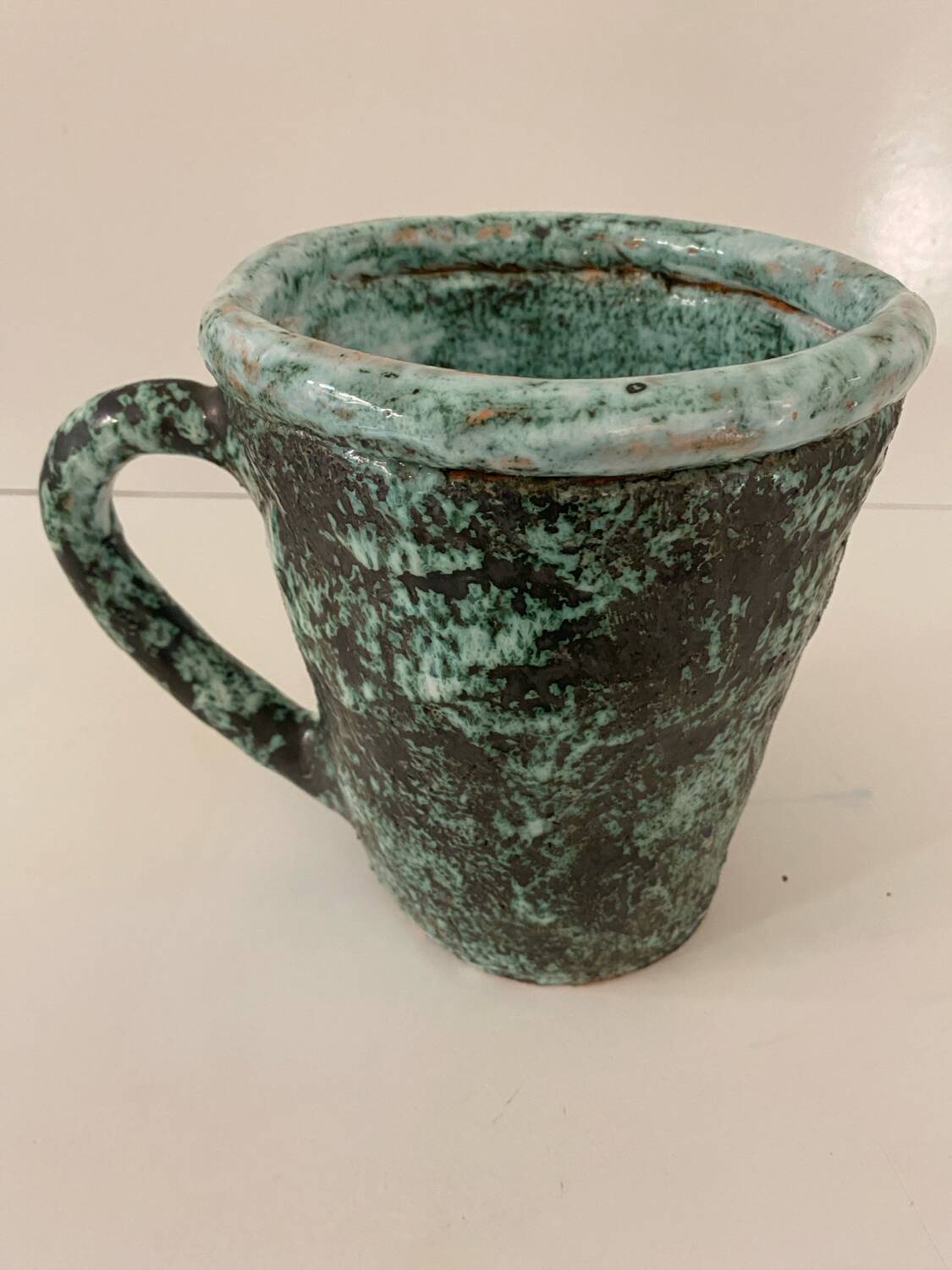 Large vintage turquoise ceramic pot from the 60s. Perfect condition. Dimensions: 20 cm high x 17 l.