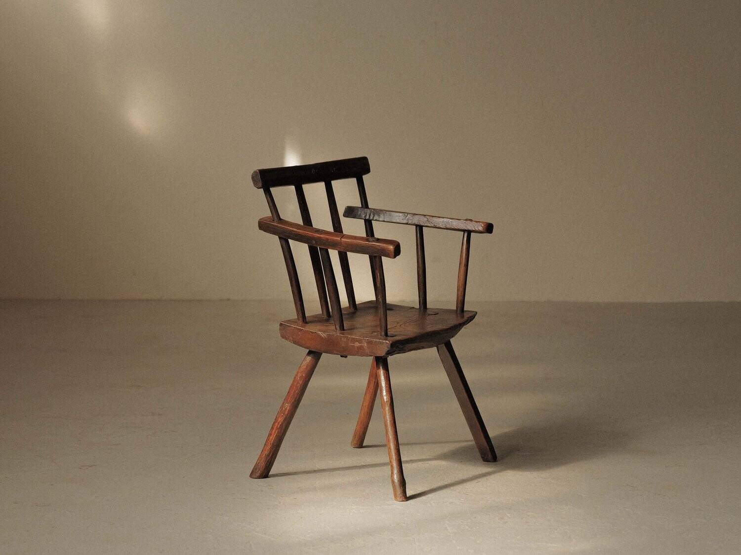 Fauteuil en bois massif, art populaire, Royaume-Uni , XIXᵉ siècle