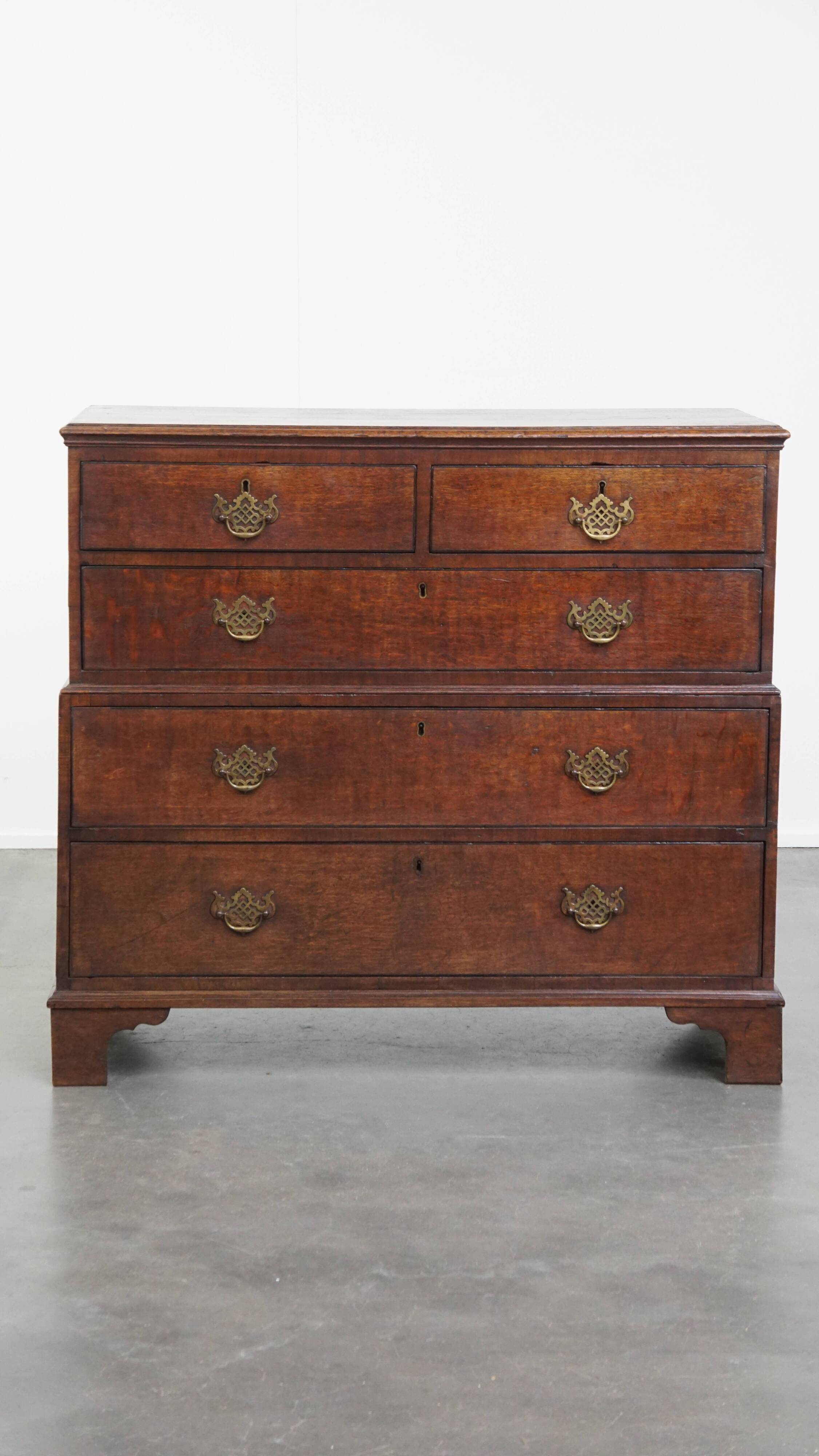 Antique English Chest of Drawers / Chest-on-Chest from the 18th Century