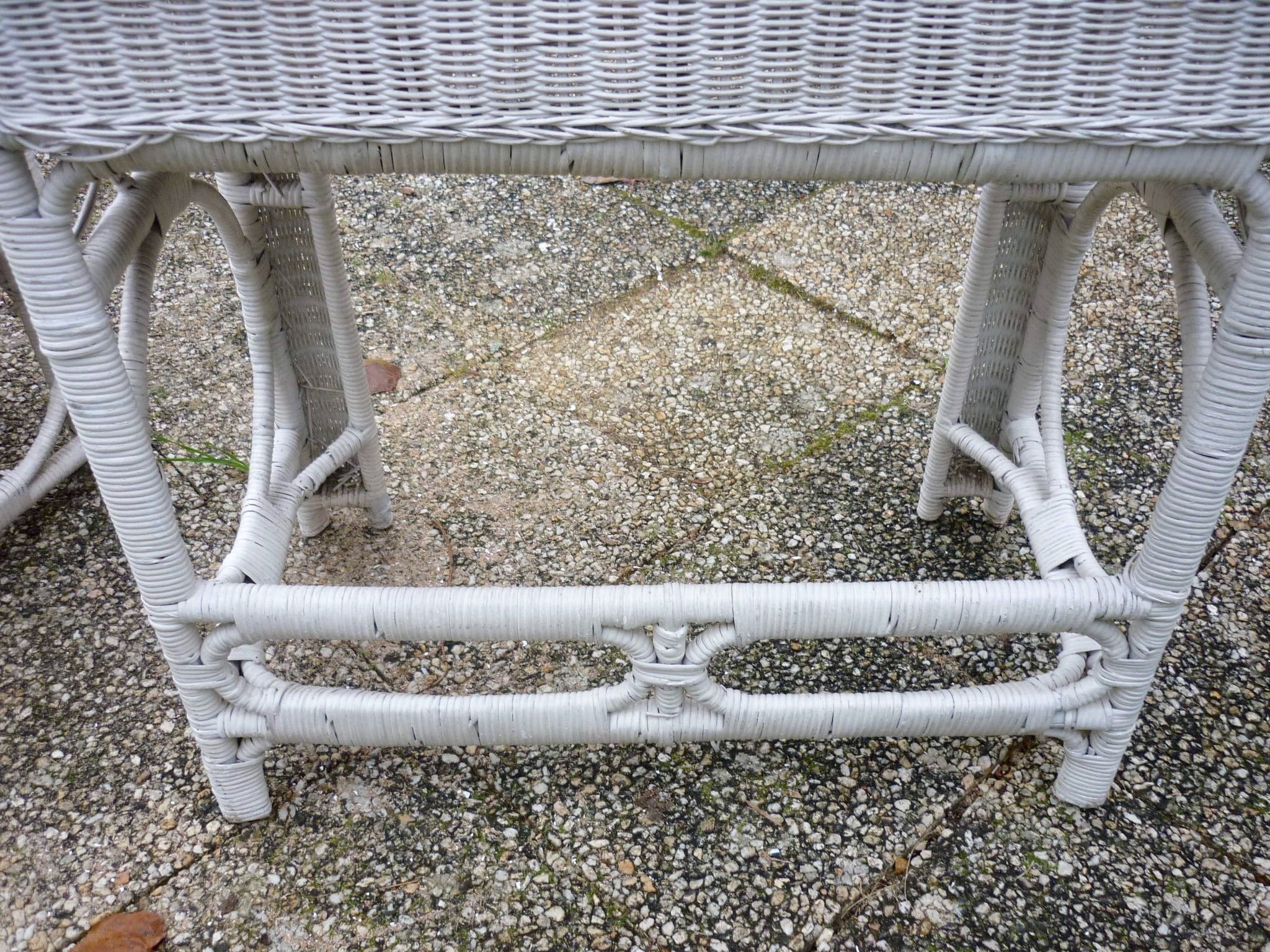 Coiffeuse en rotin blanc vintage années 60-70