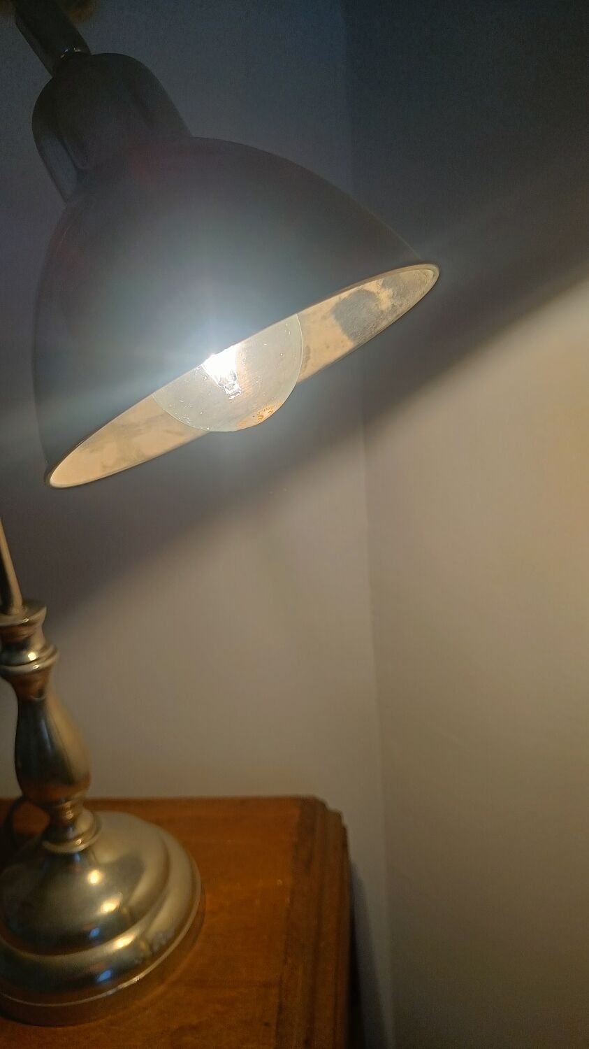 Chrome metal design table lamp – swan neck style