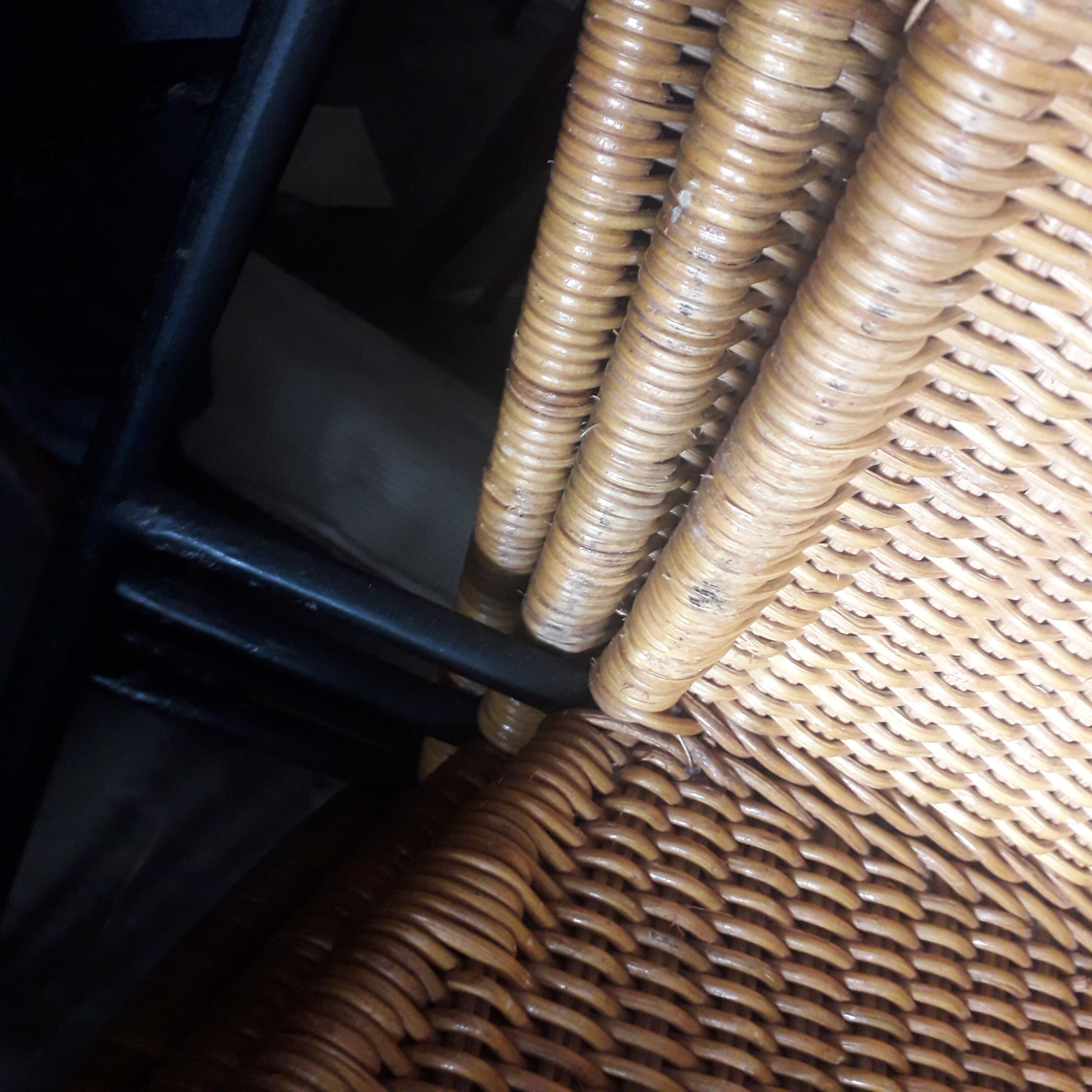 4 armrests wrought iron rattan