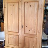 Armoire en pins