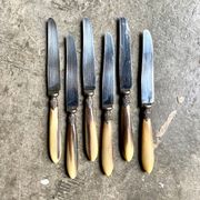 6 La Trompette knives in beige and stainless steel horn