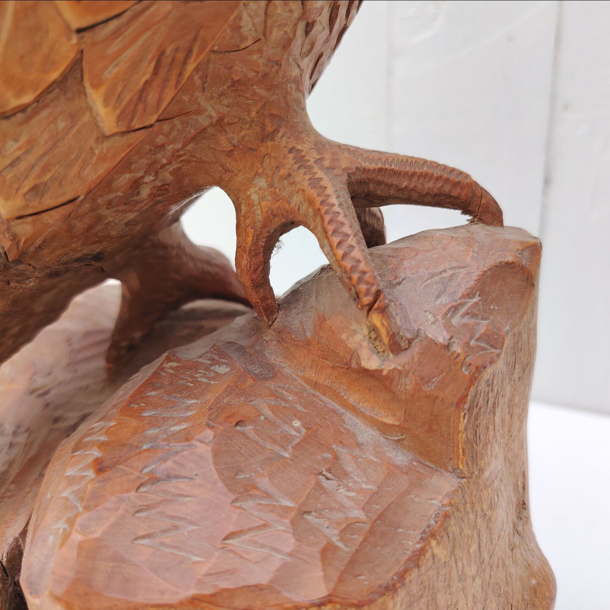 Large wooden owl, sculpture by Alain Dréan, Auray