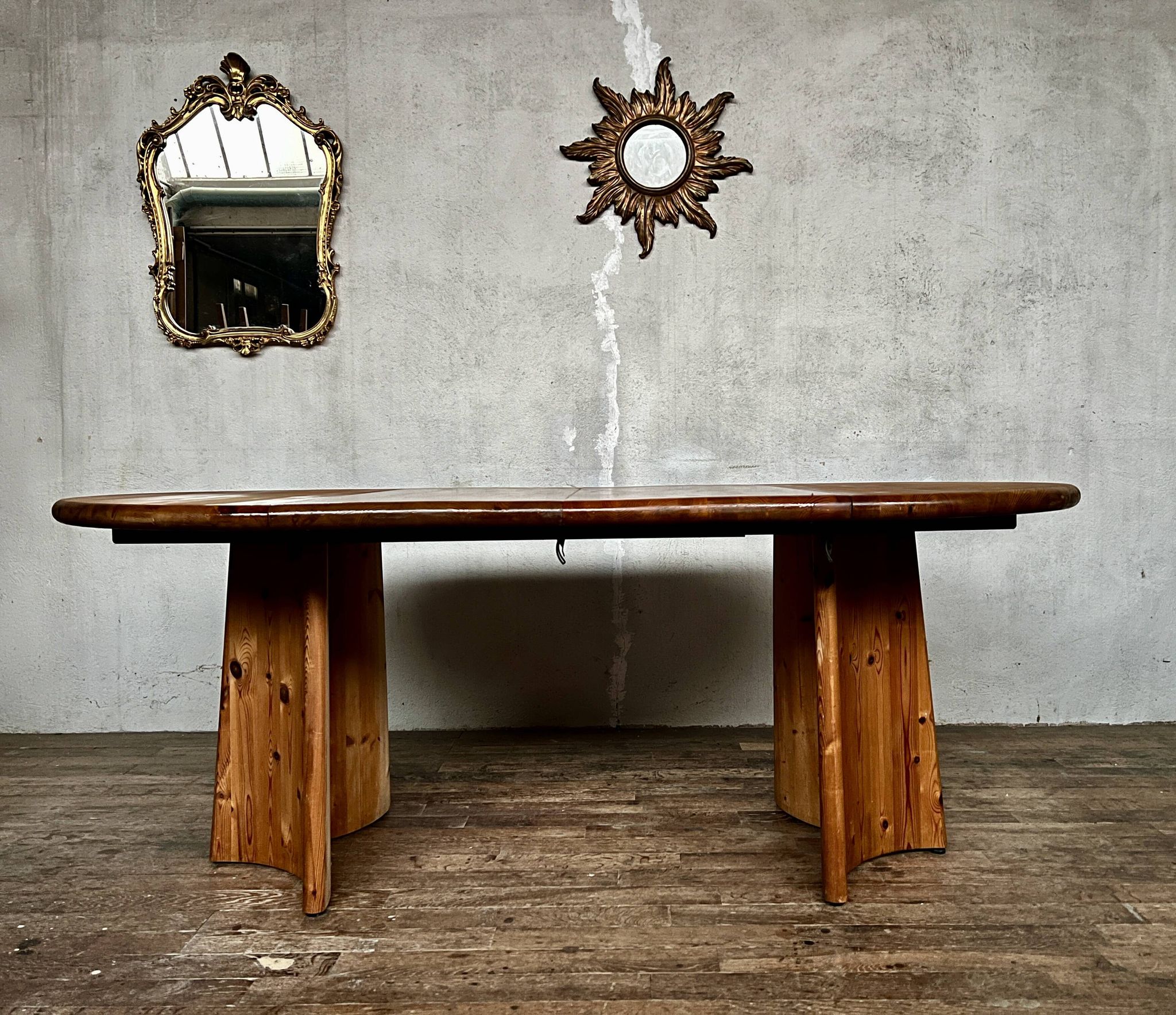 Large Scandinavian pine table - 6 chairs