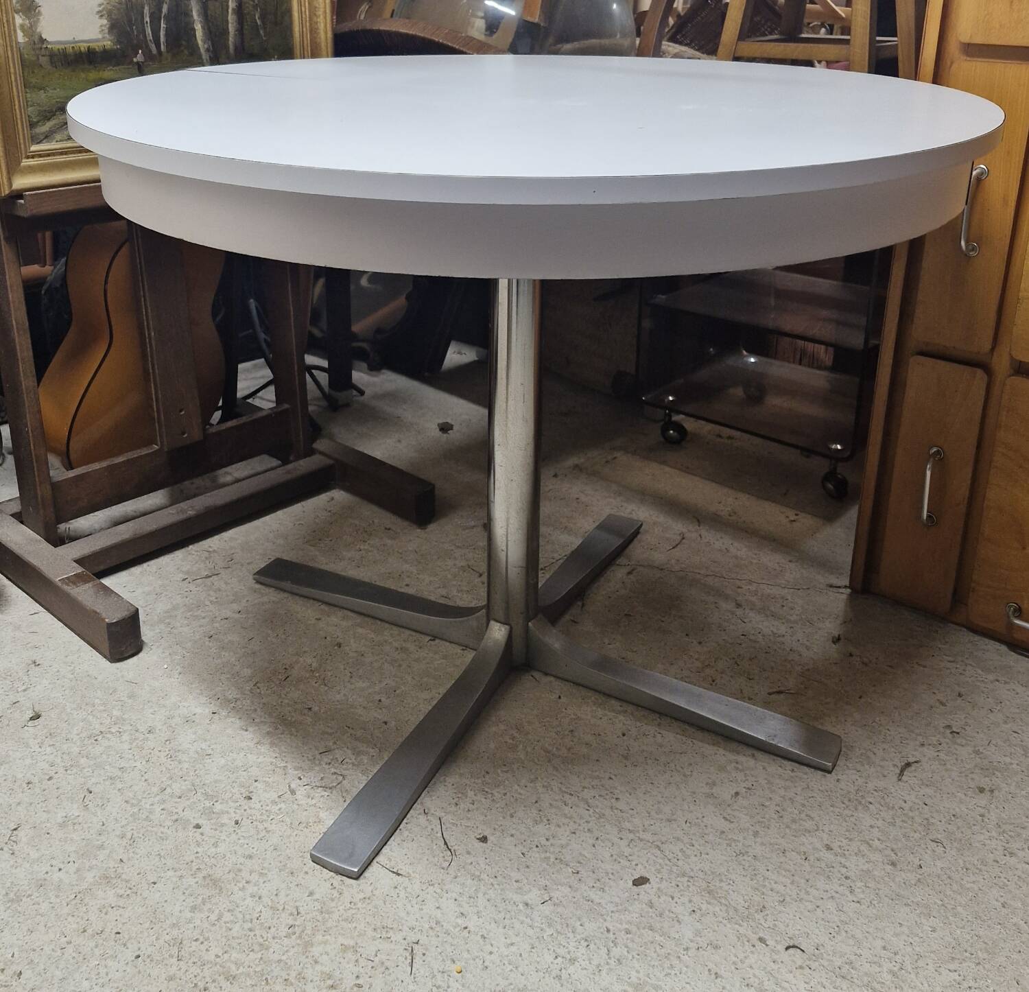 Roche Bobois round table