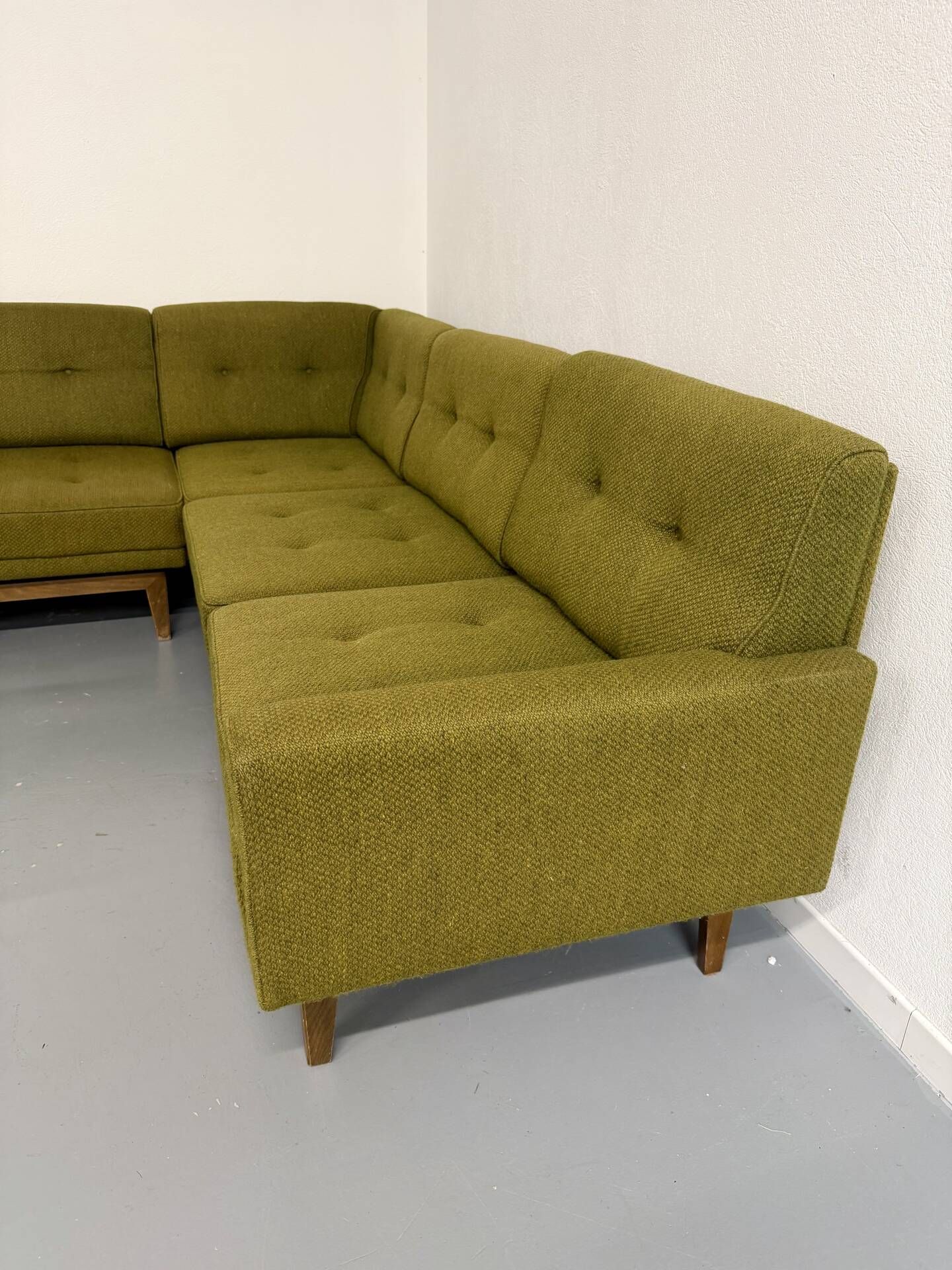 Ancien canapé d’angle modulable design scandinave en tissu vert 1960