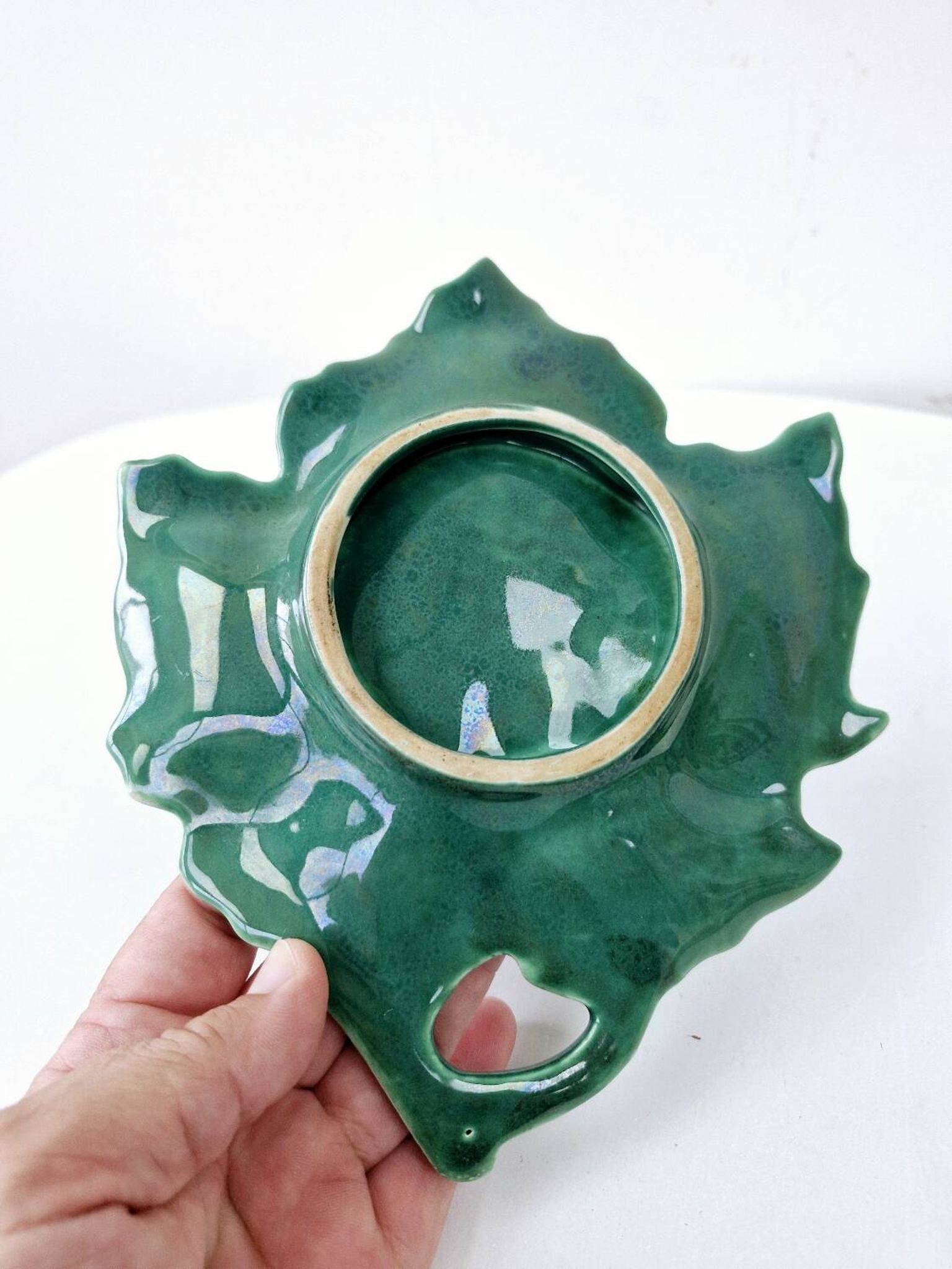 Plate and its 6 vintage bowls from Vallauris, green ceramic in the shape of a leaf.