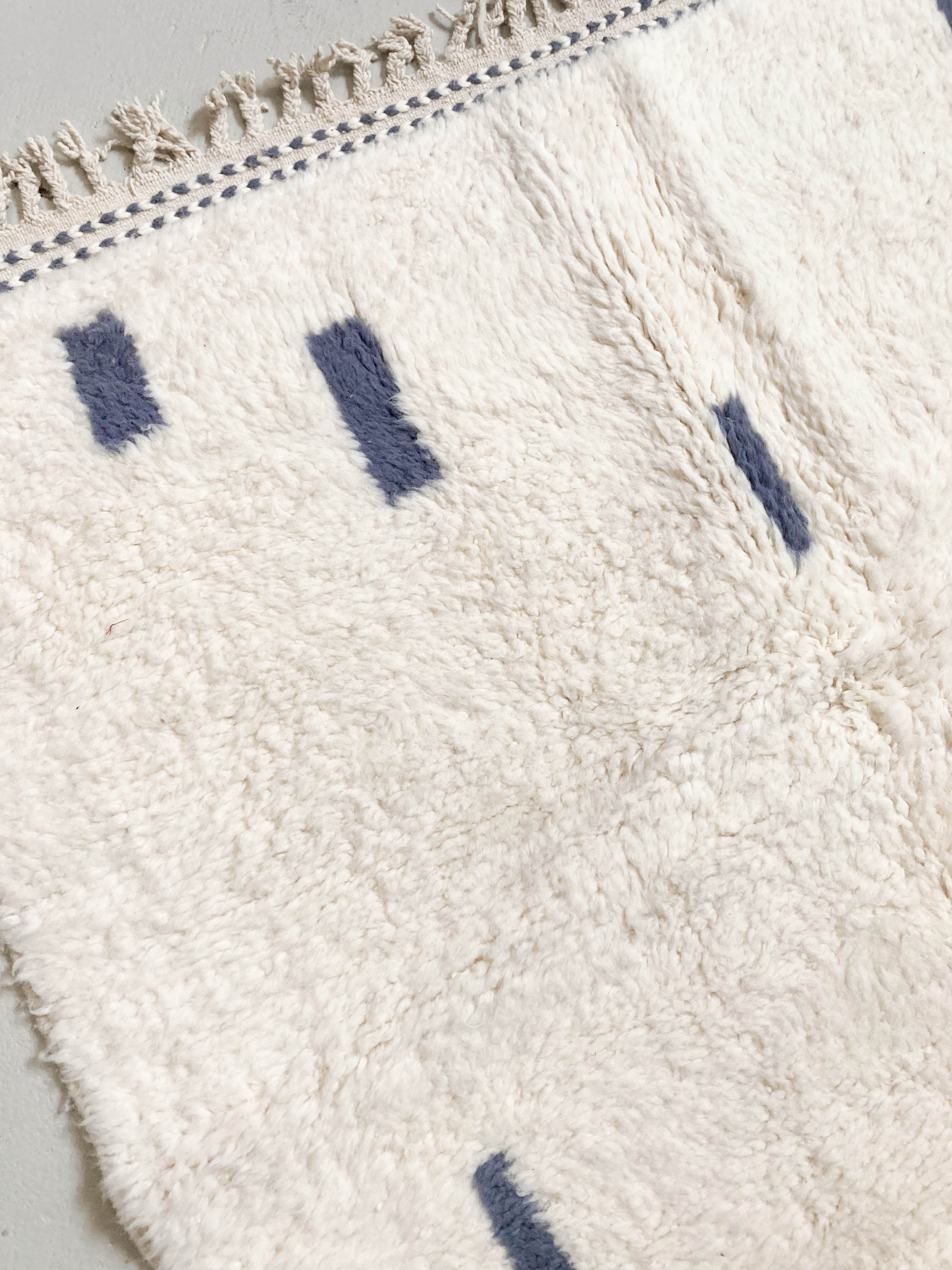 Moroccan Berber carpet beni ouarain ecru with blue graphic patterns 264x161cm