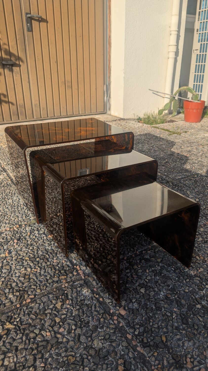 Nesting tables in plexiglass with tortoiseshell pattern from the 1970s.