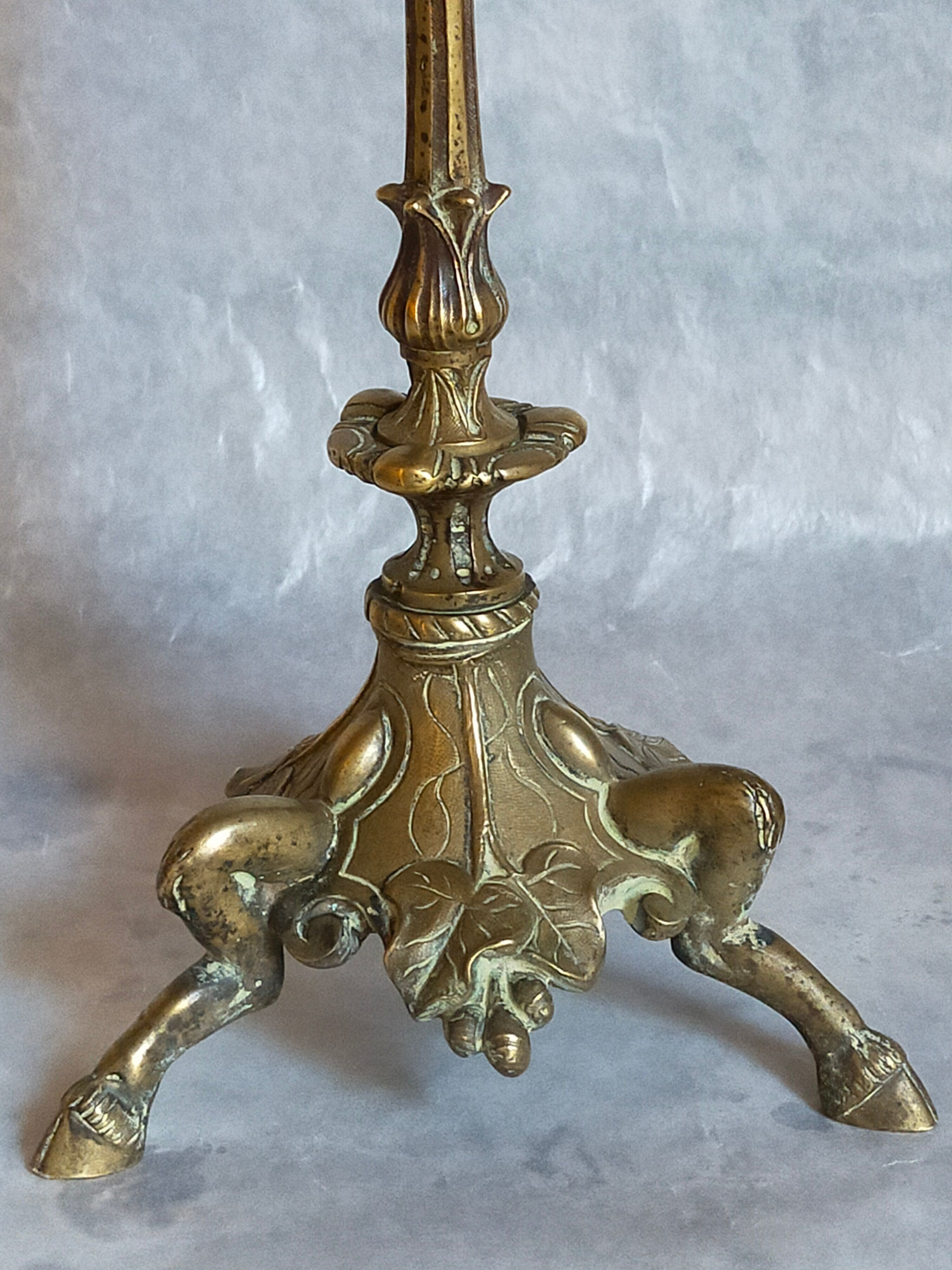 Candle holder in gilded bronze tripod XIXth century