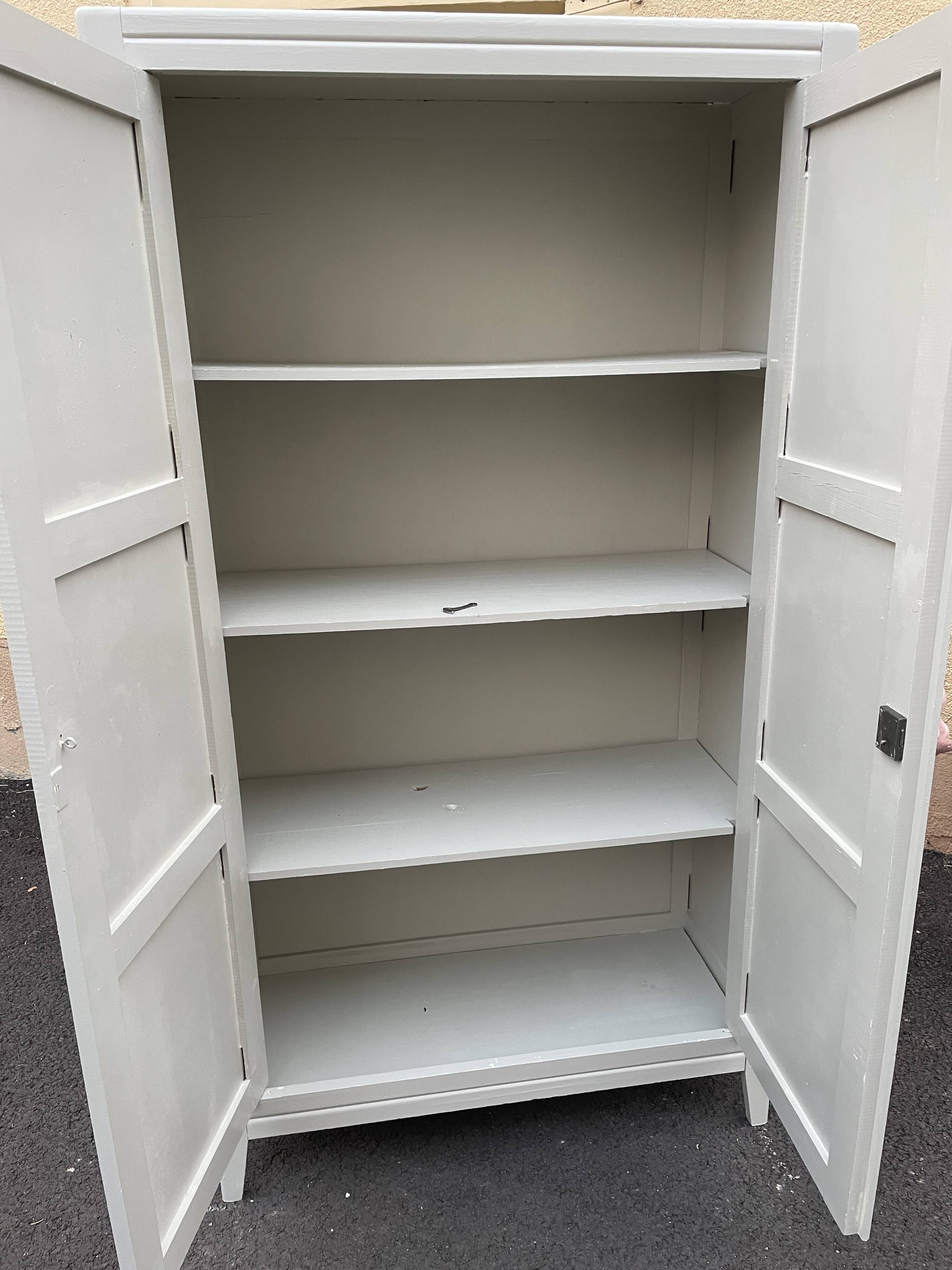 Armoire parisienne