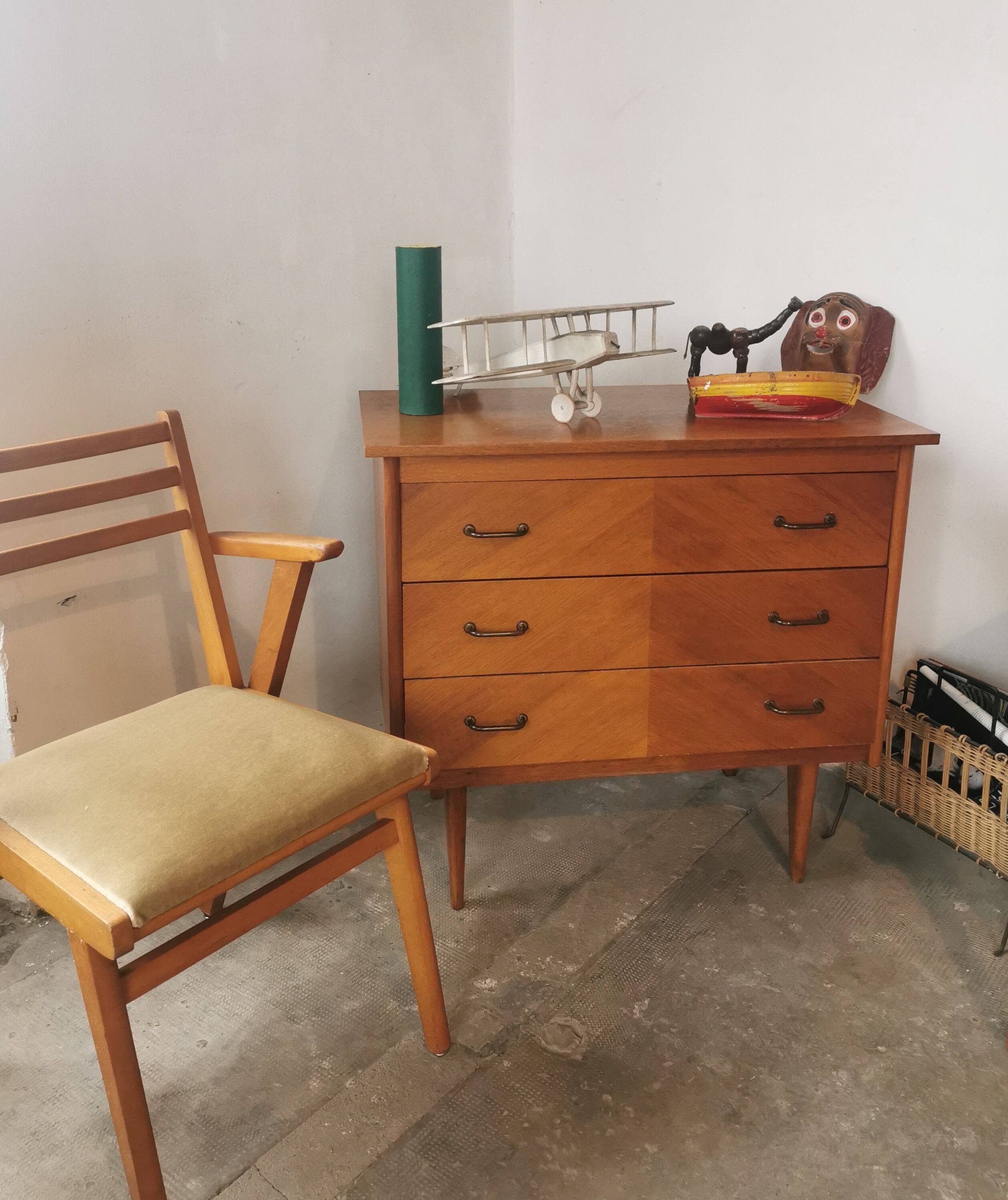 Chest of drawers from the 50s, compass feet