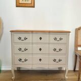 Antique chest of drawers