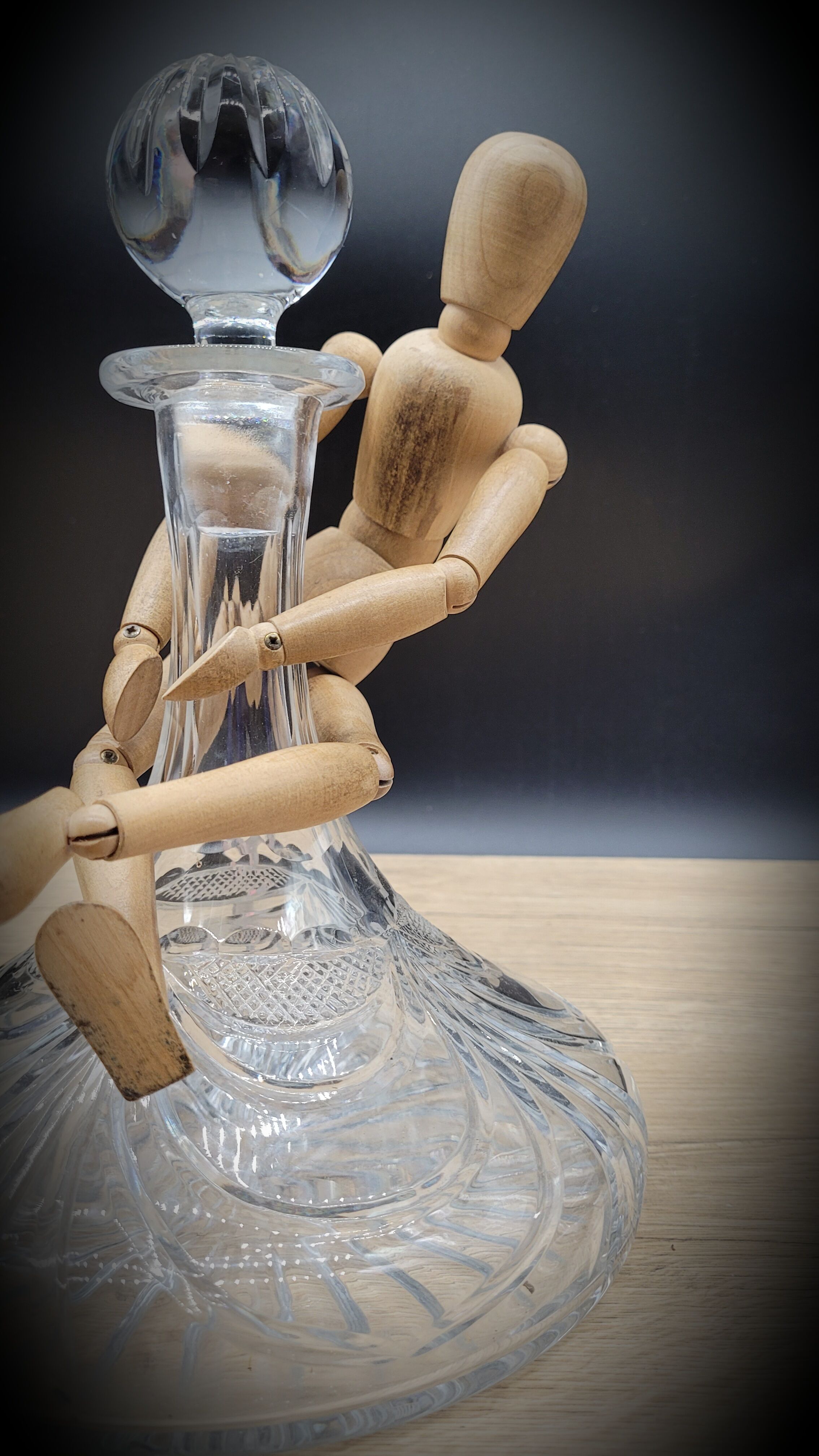 Chiseled crystal decanter