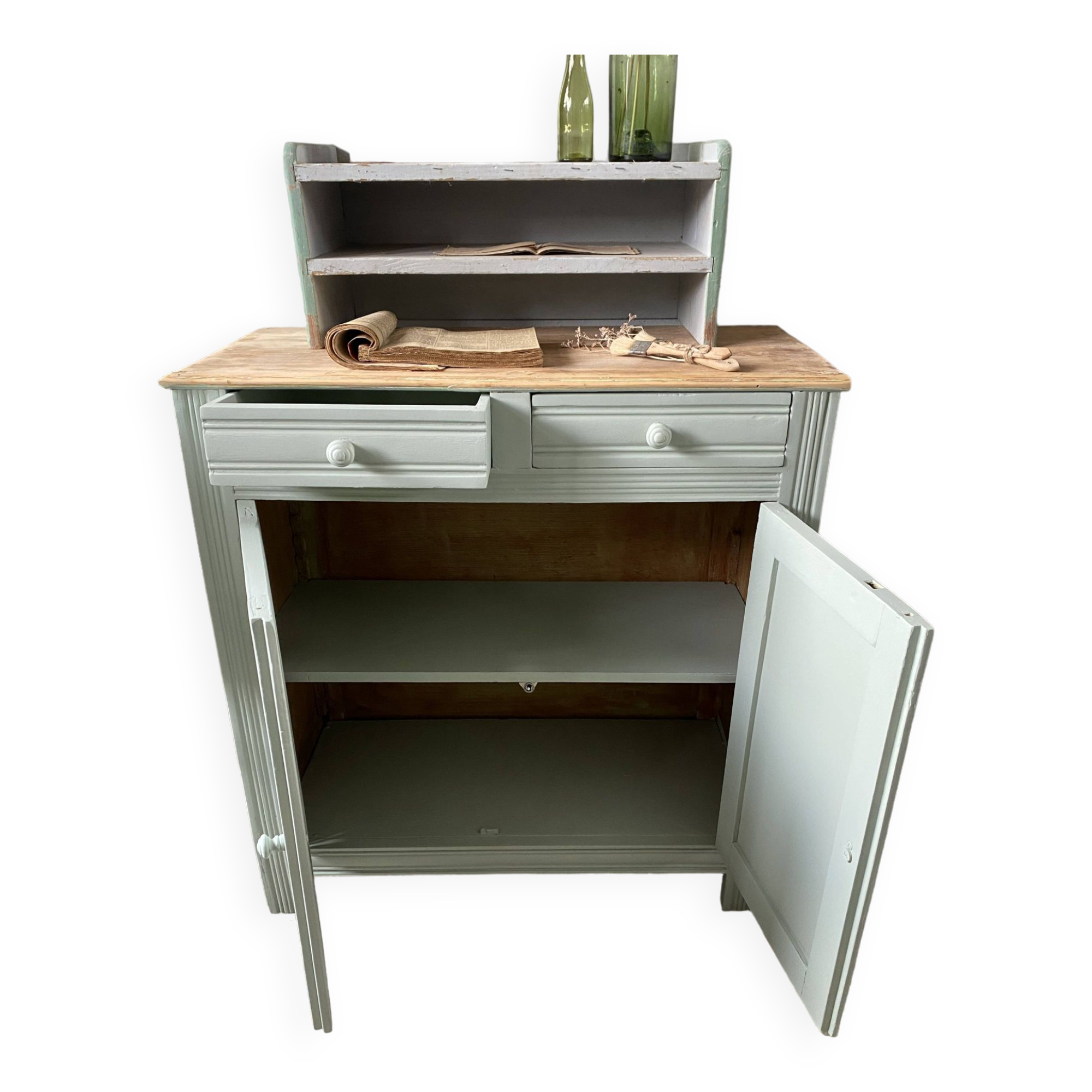 Water green Parisian buffet