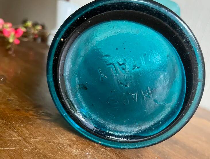 Vintage blue corolla vase glass Italy Murano style