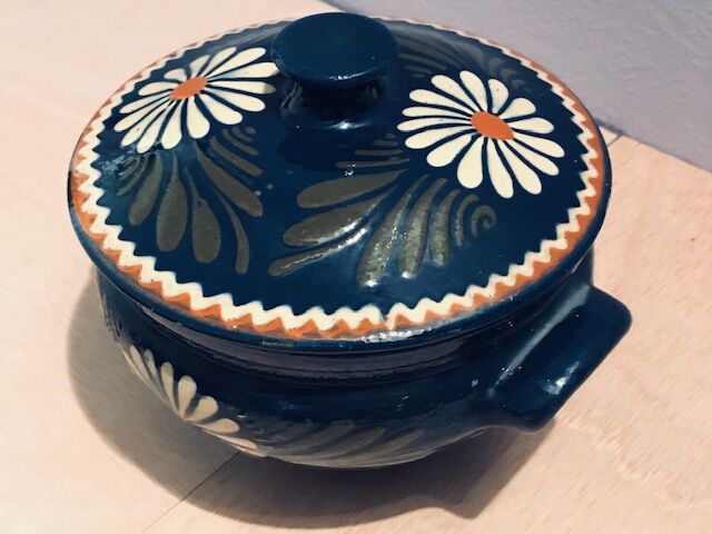 Alsatian pottery soup decorated with white flowers and green arabesques motifs