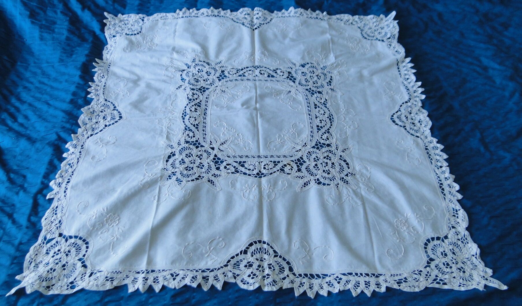 Nappe a the ou surnaple ancienne broderie richelieu
