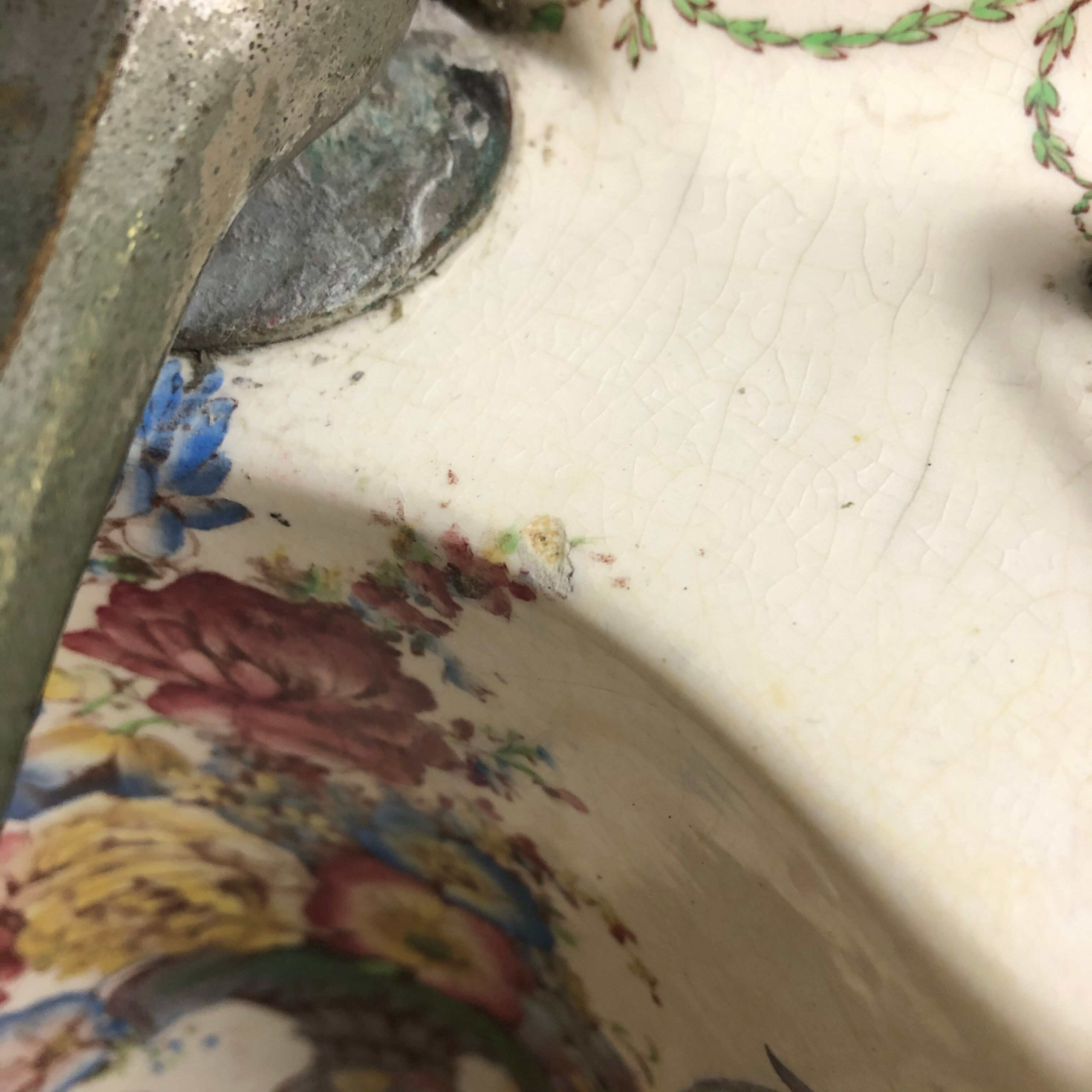 Ancient sink - English earthenware