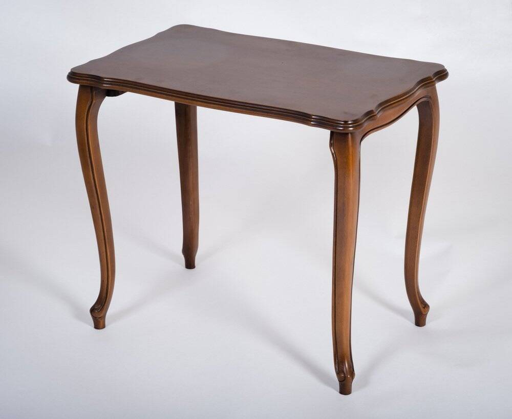 Vintage Style Louis XV Nesting Tables in Walnut, Set of 3