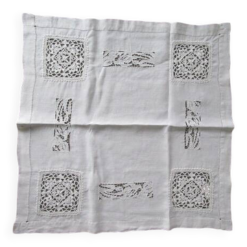 Nappe a thé ancienne brodée 78x78cm