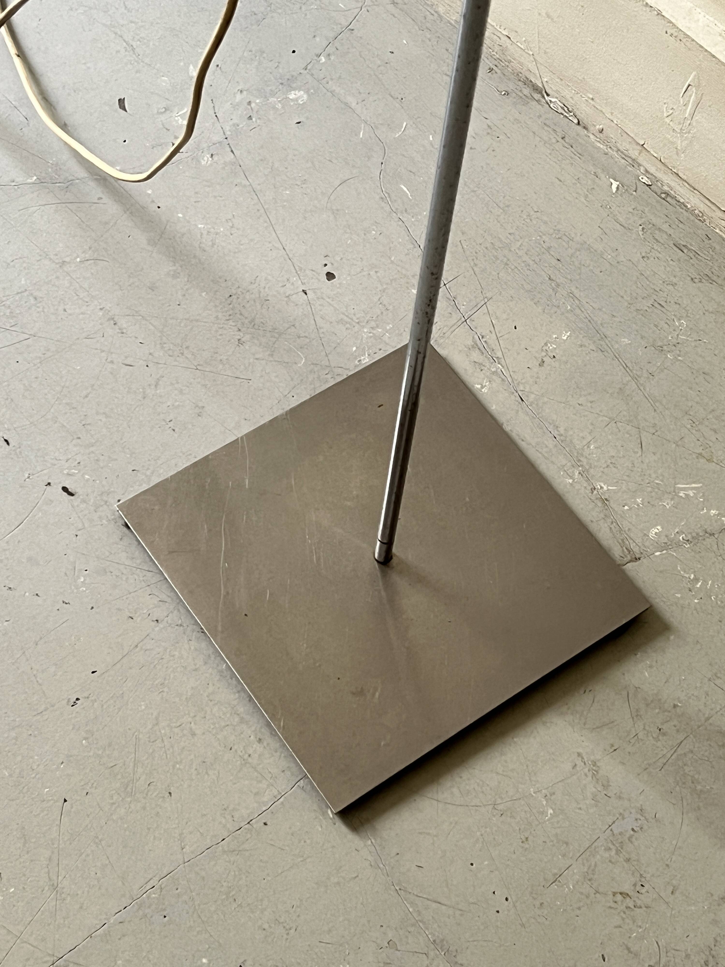 Jocelyn Troche (XXe siècle) Lampadaire fleur en acier chromé, design 1970
