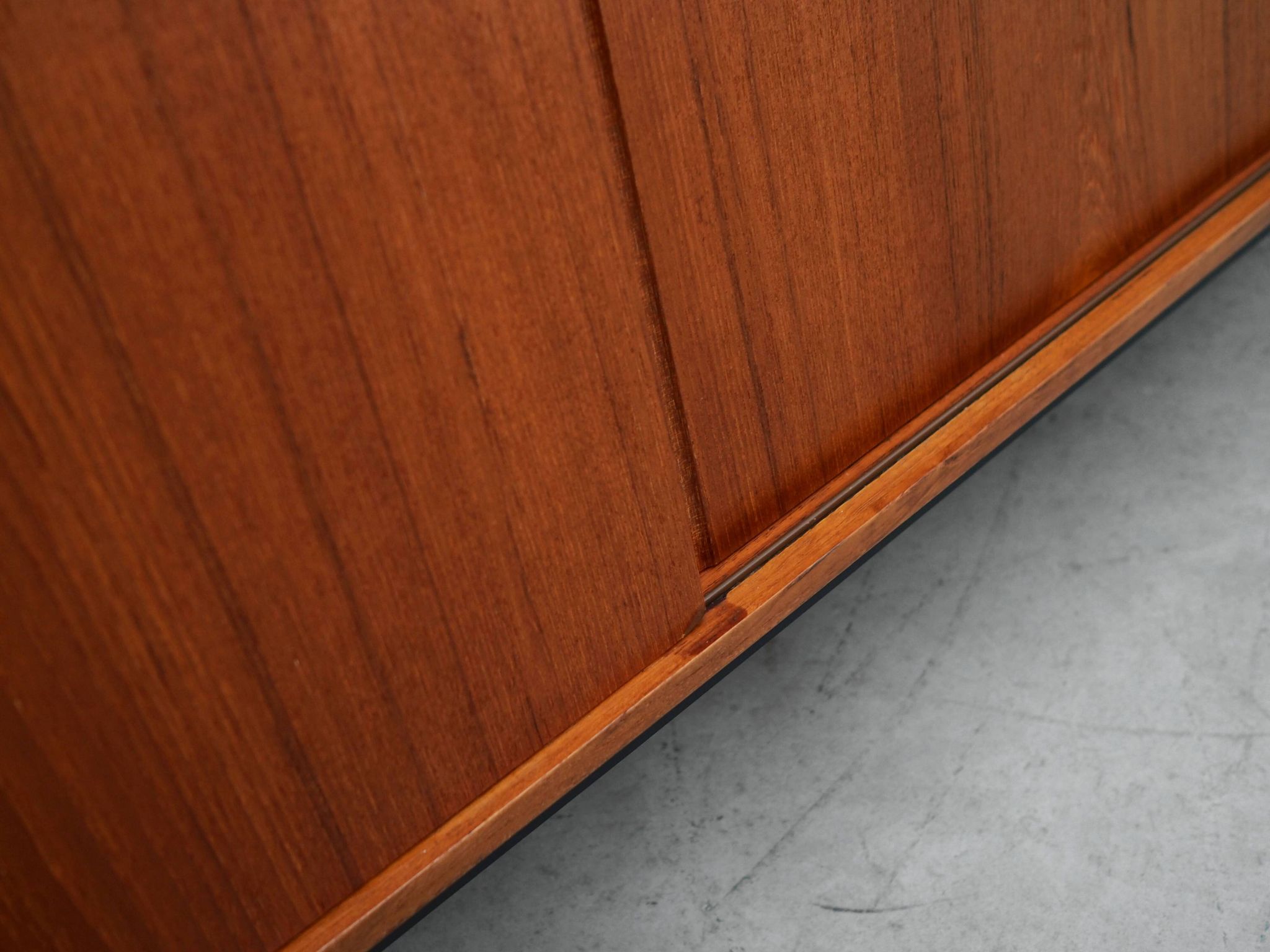 Buffet en teck, design danois, années 1970, production : Danemark