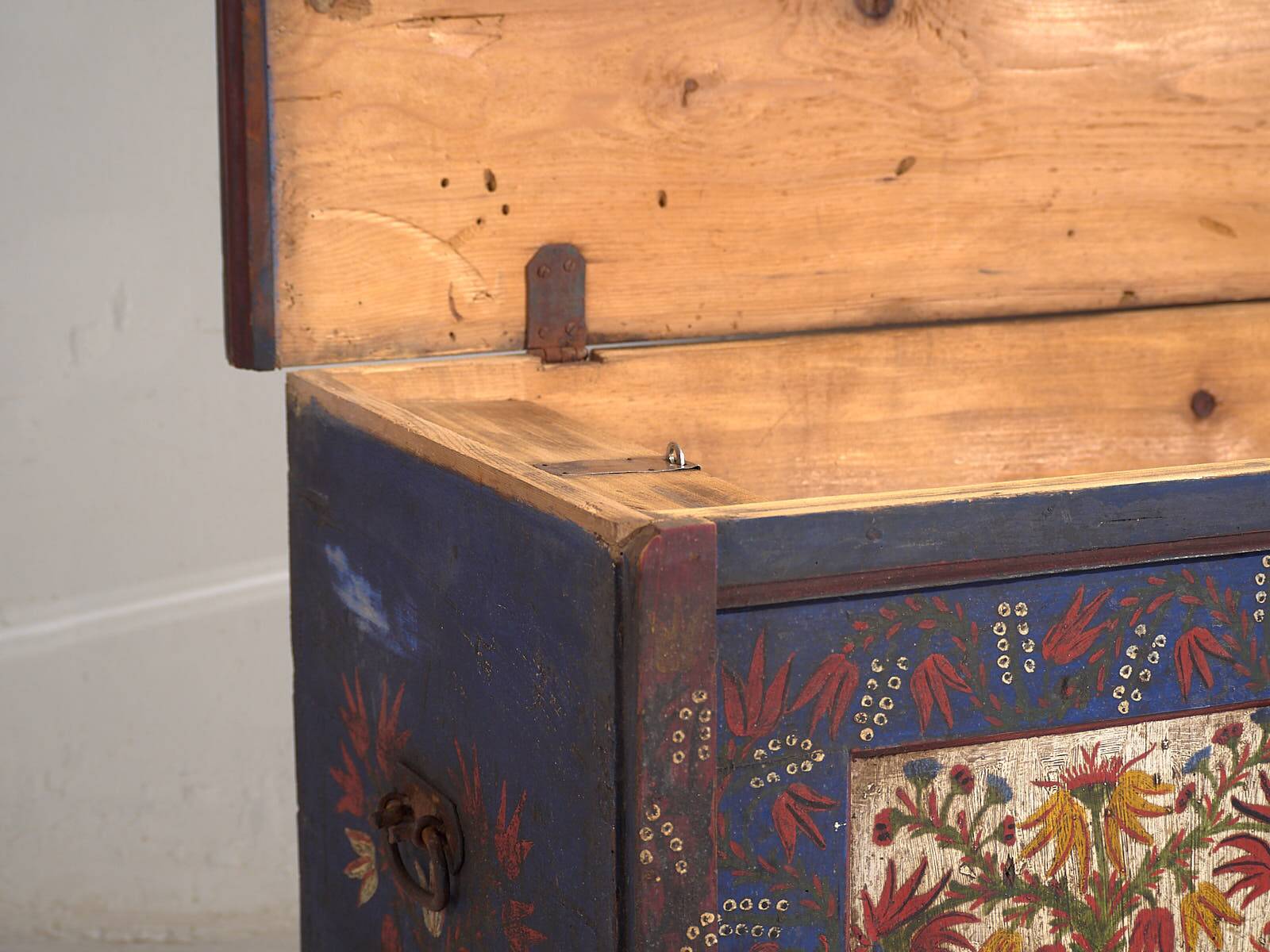 Antique blue trunk with hand-painted floral details (c.1870) #2