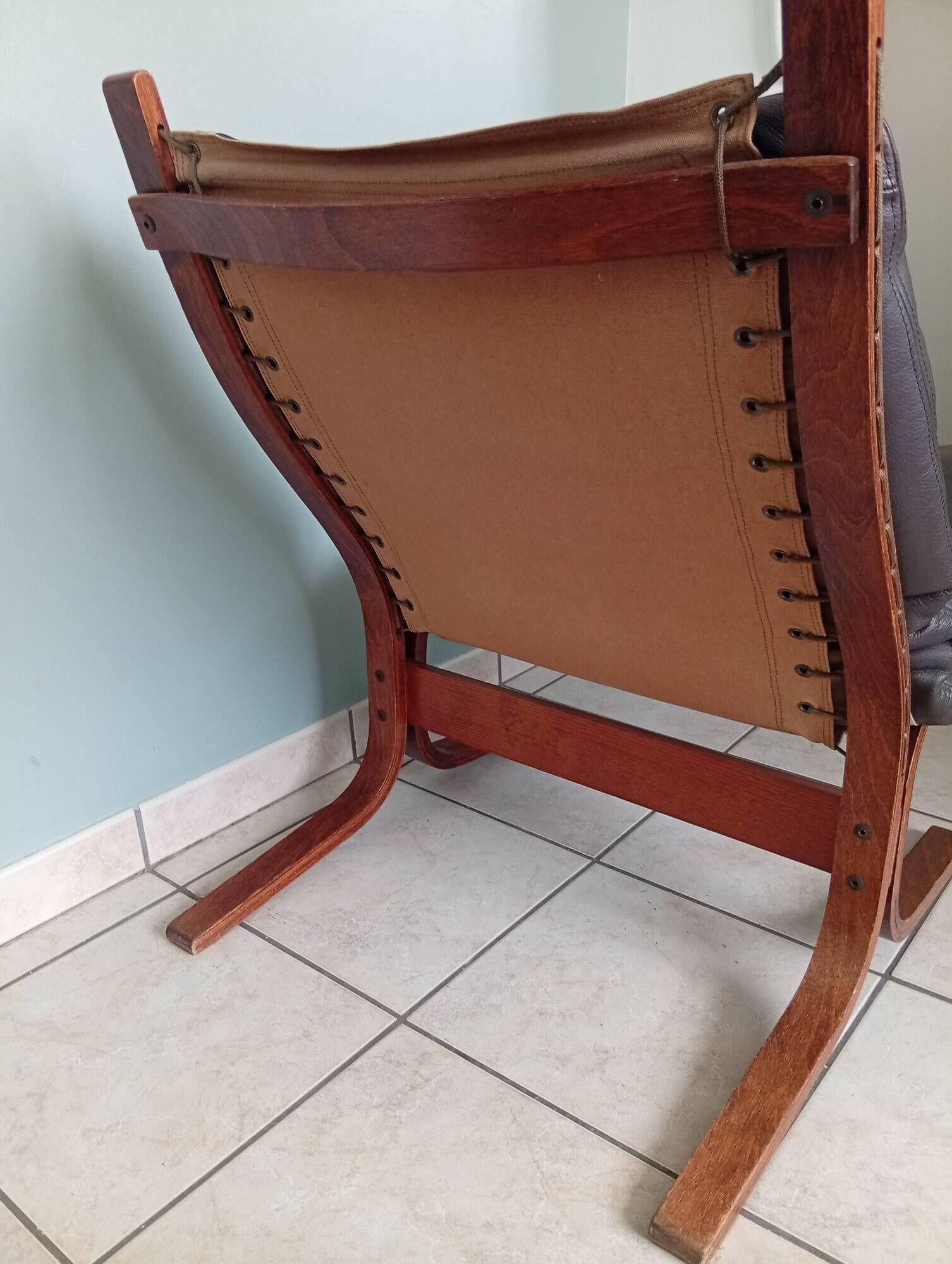 Fauteuil Ingmar Relling chauffeuses et Ottoman bois vintage scandinave