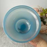 Vase vintage en opaline bleue
