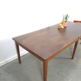 Grande table de salle à manger en bois