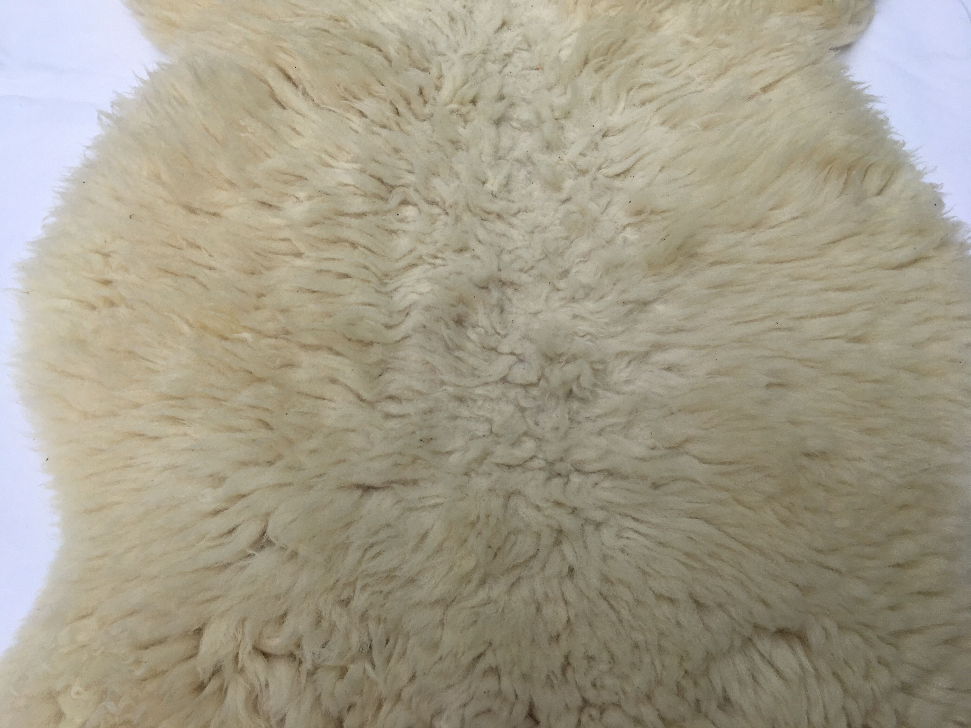 Thick and natural tanned sheepskin 100 cm x 60 cm