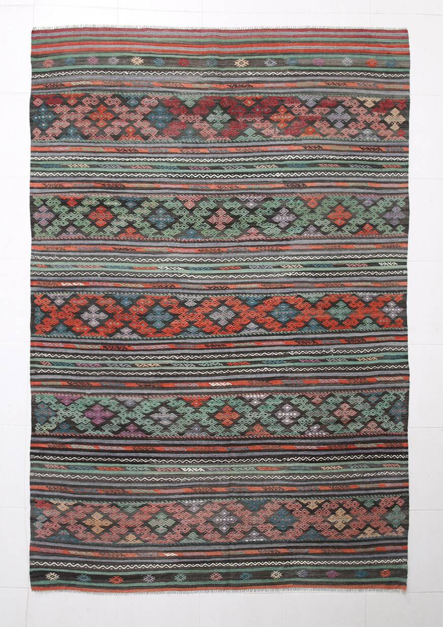 Tapis Kilim Vintage Motifs Ethniques Vert et Rouge, 180x271 Cm
