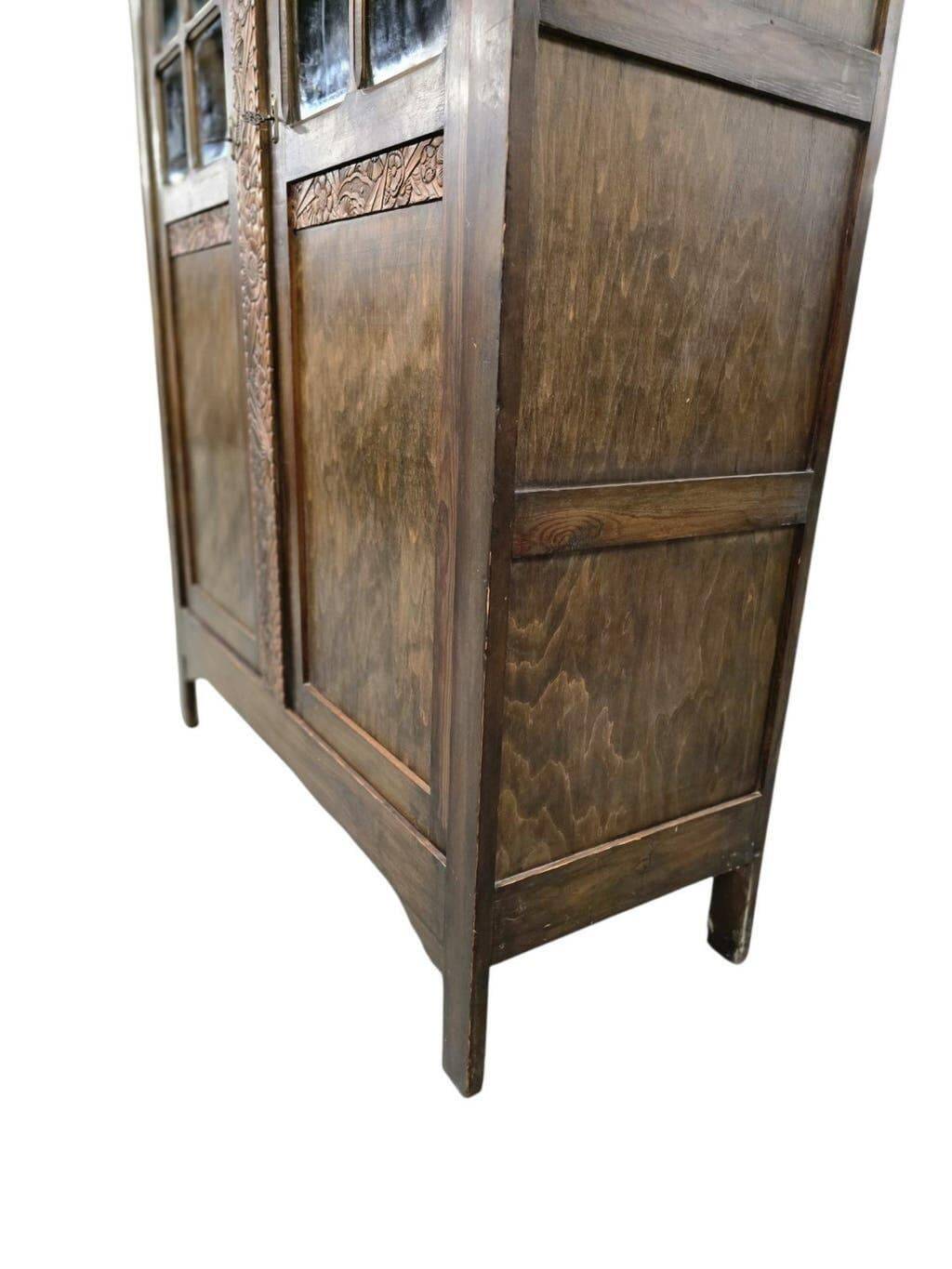 Vintage display cabinet/shelf in dark wood with glass.