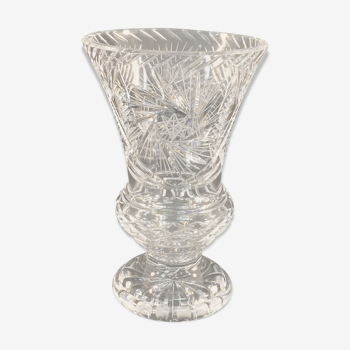 Vase en cristal taillé sur piedouche style Medicis