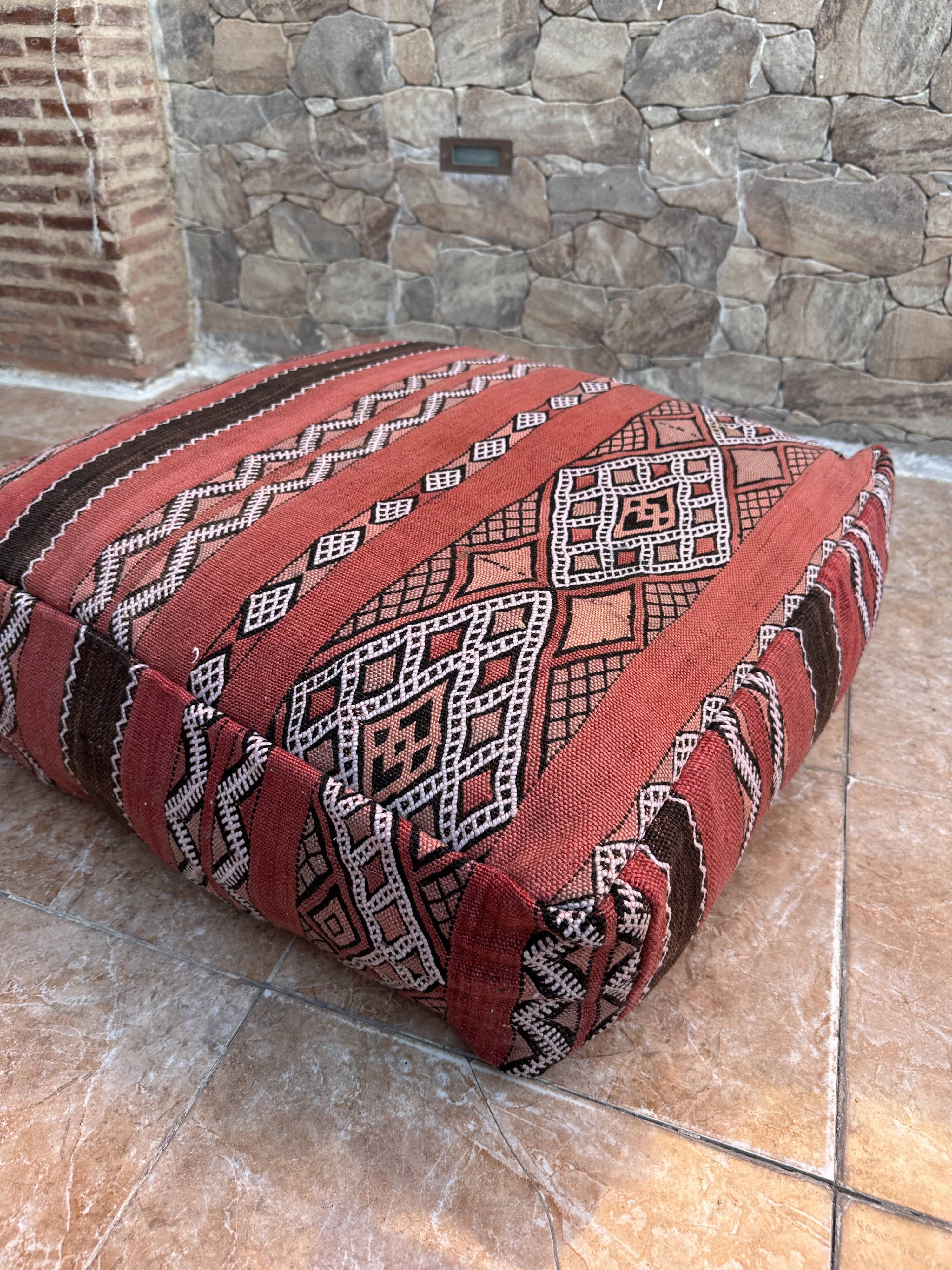 Pouf Kilim berbère fait main, coussin de sol