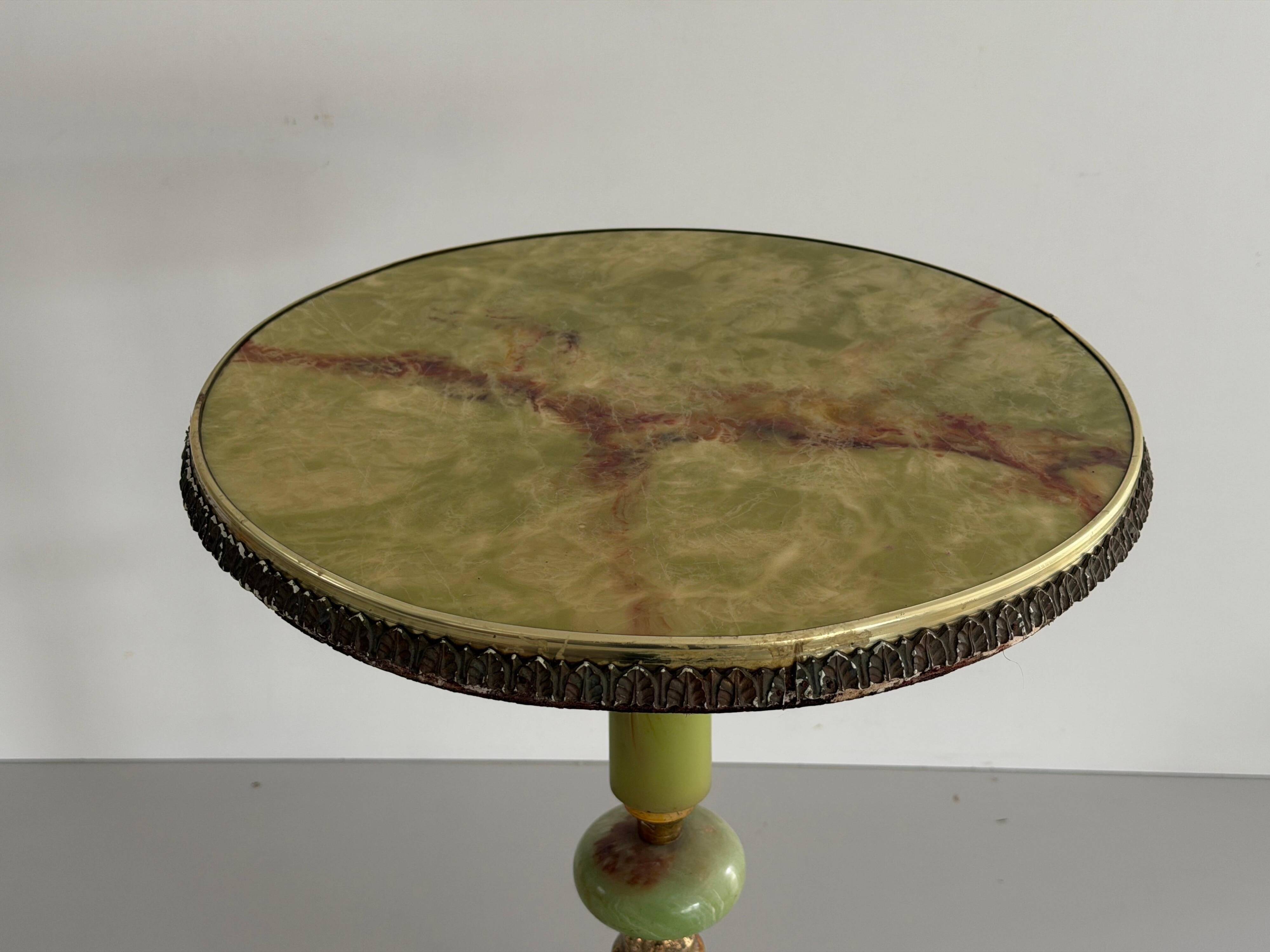 Mid-century side table in green marble with a brass base, 1960s, Italy.